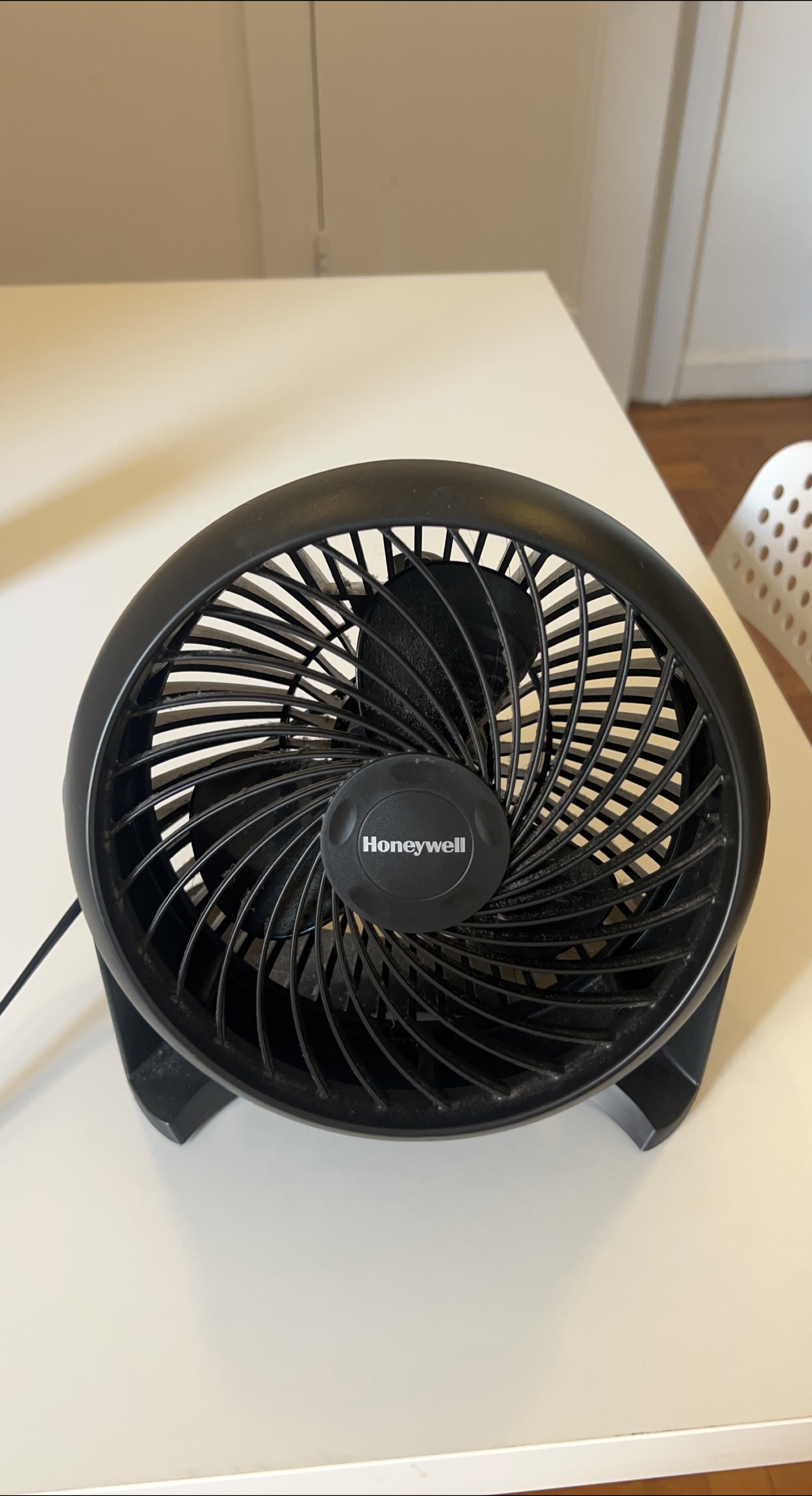 Honeywell Black Table Fan thumbnail