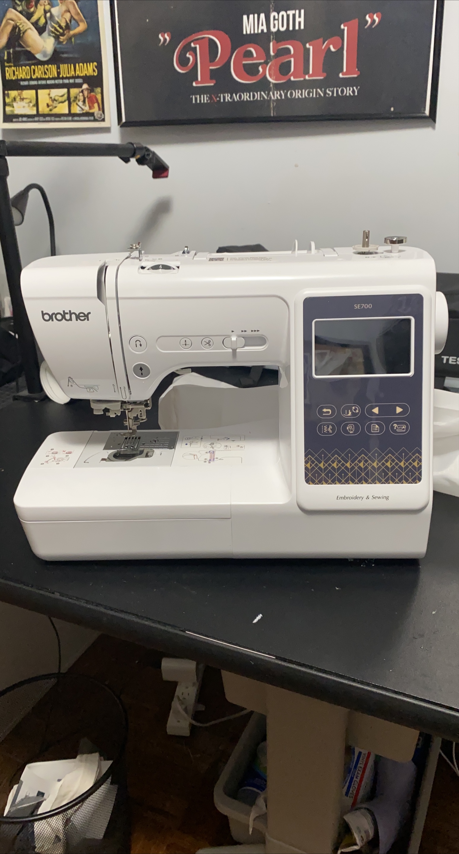 Brother SE700 Embroidery & Sewing Machine thumbnail