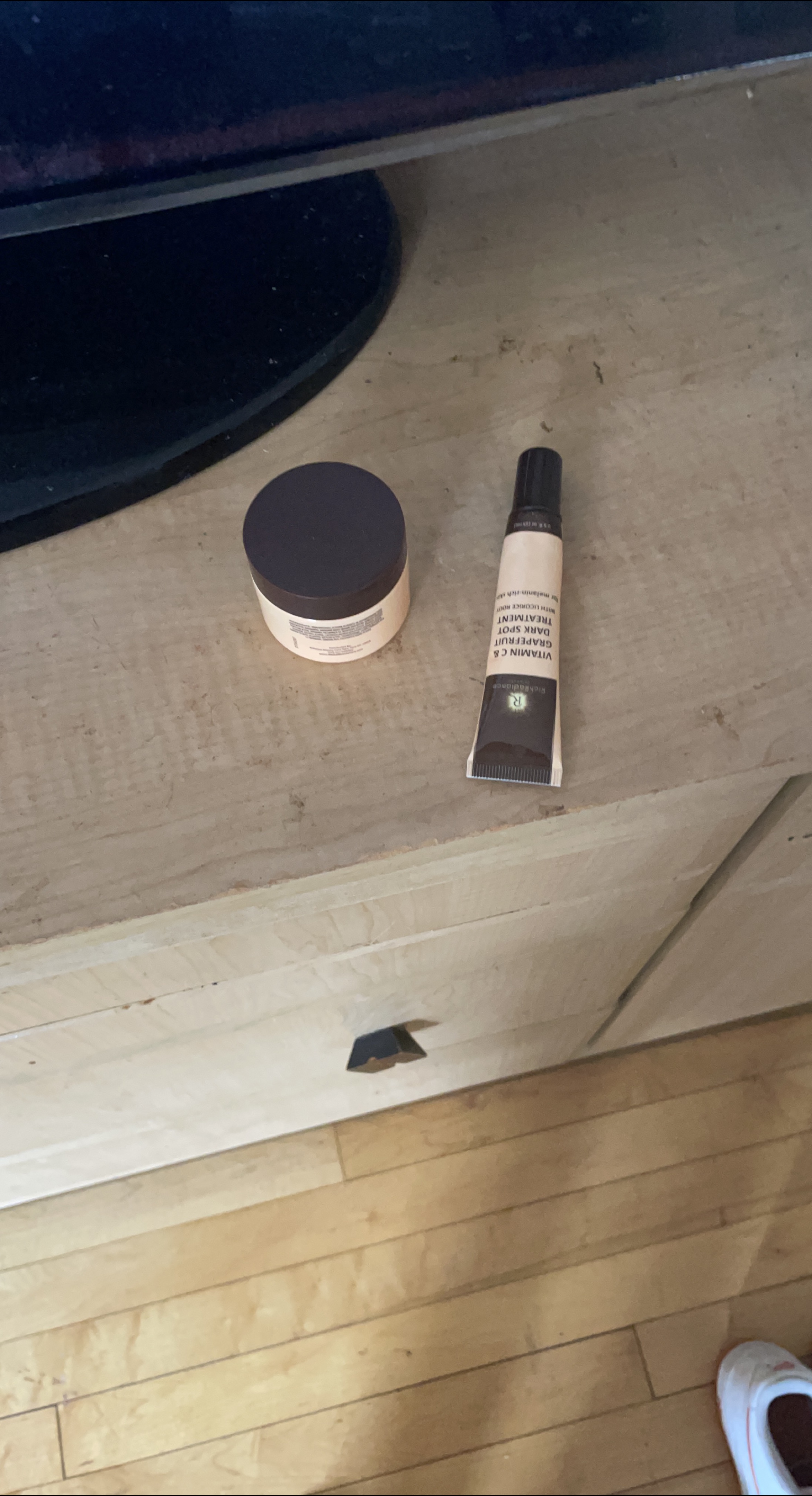 R Vitamin C Dark Spot Treatment & Cream thumbnail