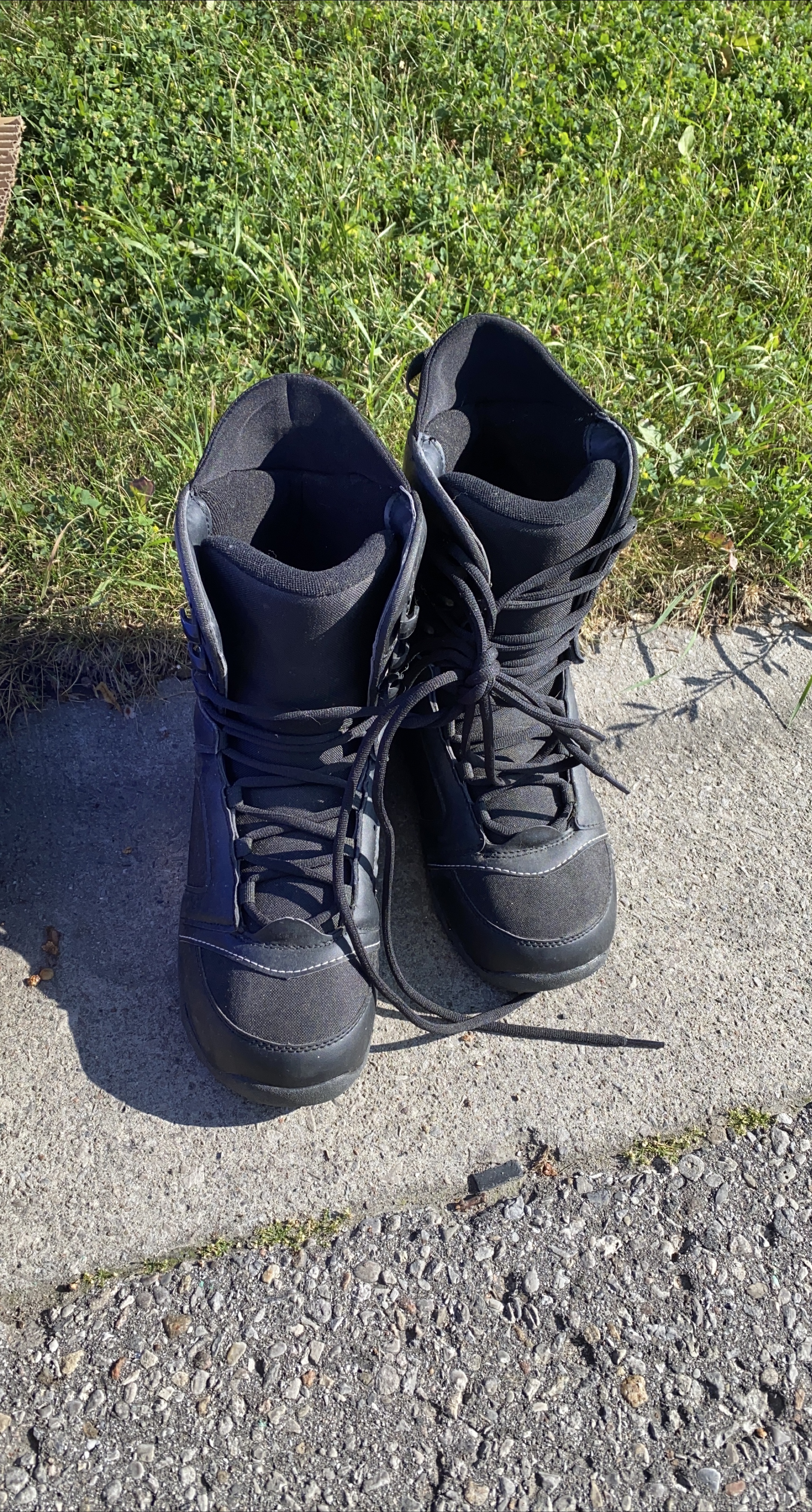 Black Snowboard Boots thumbnail