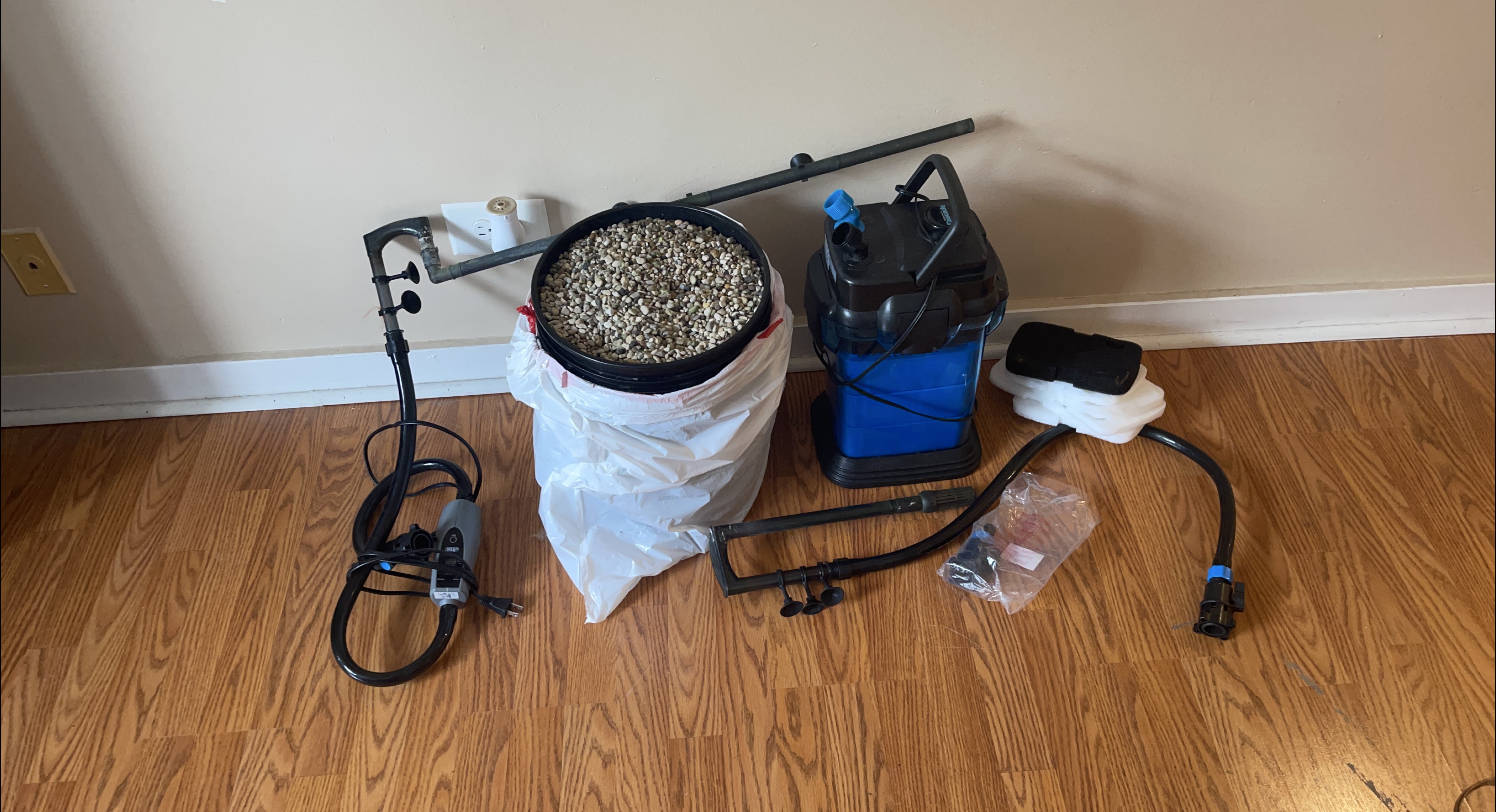 Penn-Plax Cascade 1000 Canister Filter & Accessories thumbnail