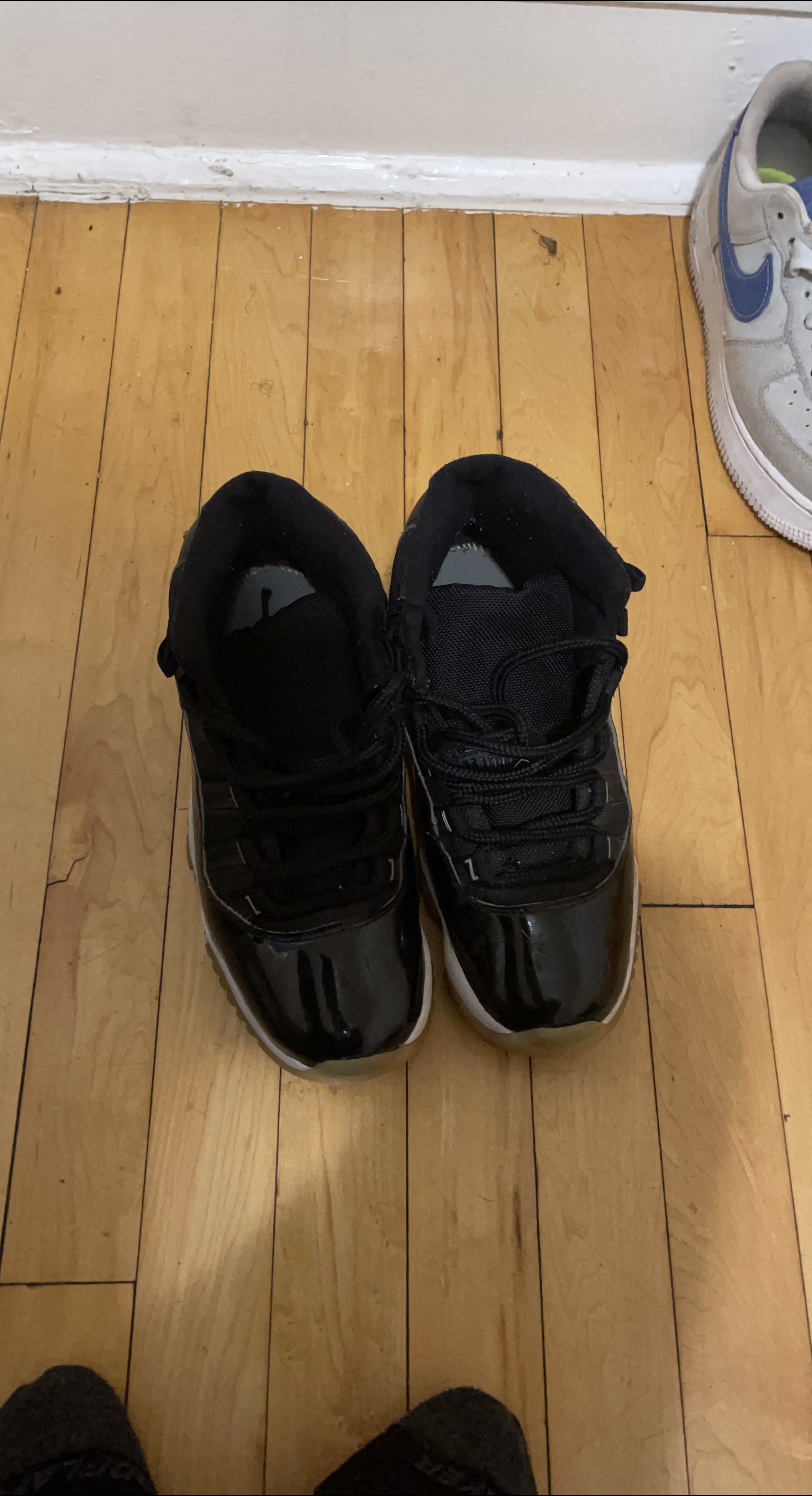 Black Air Jordan 11 thumbnail