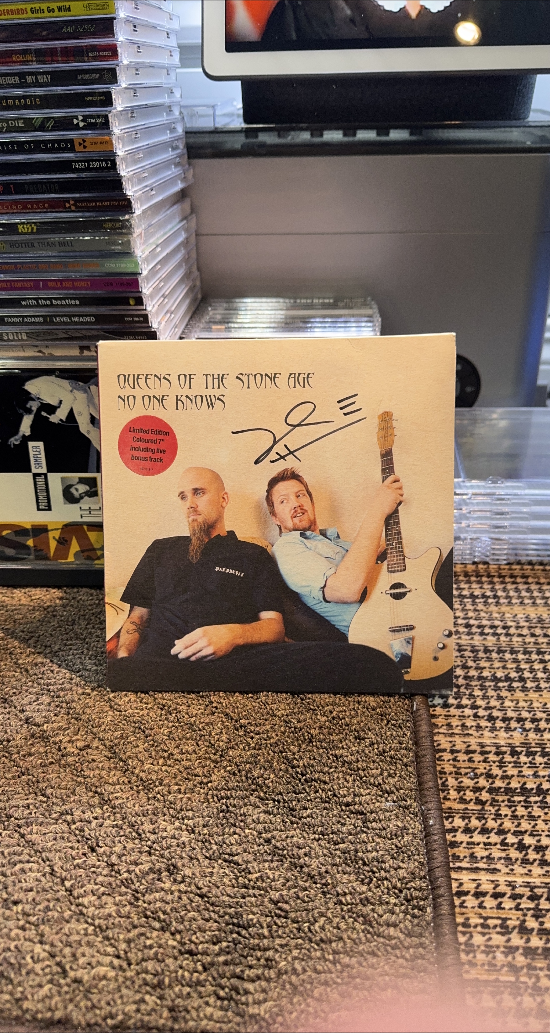Queens of the Stone Age - Autographed No One Knows 7" Vinyl thumbnail