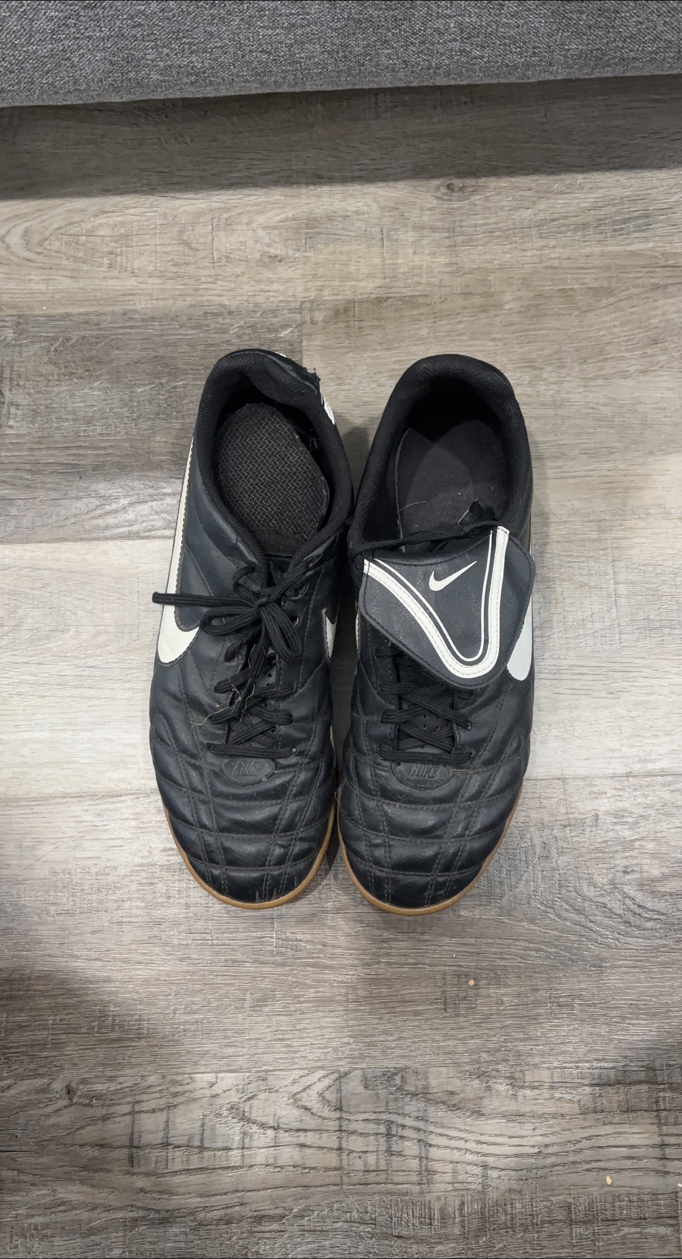 Nike Tiempo Indoor Soccer Shoes thumbnail