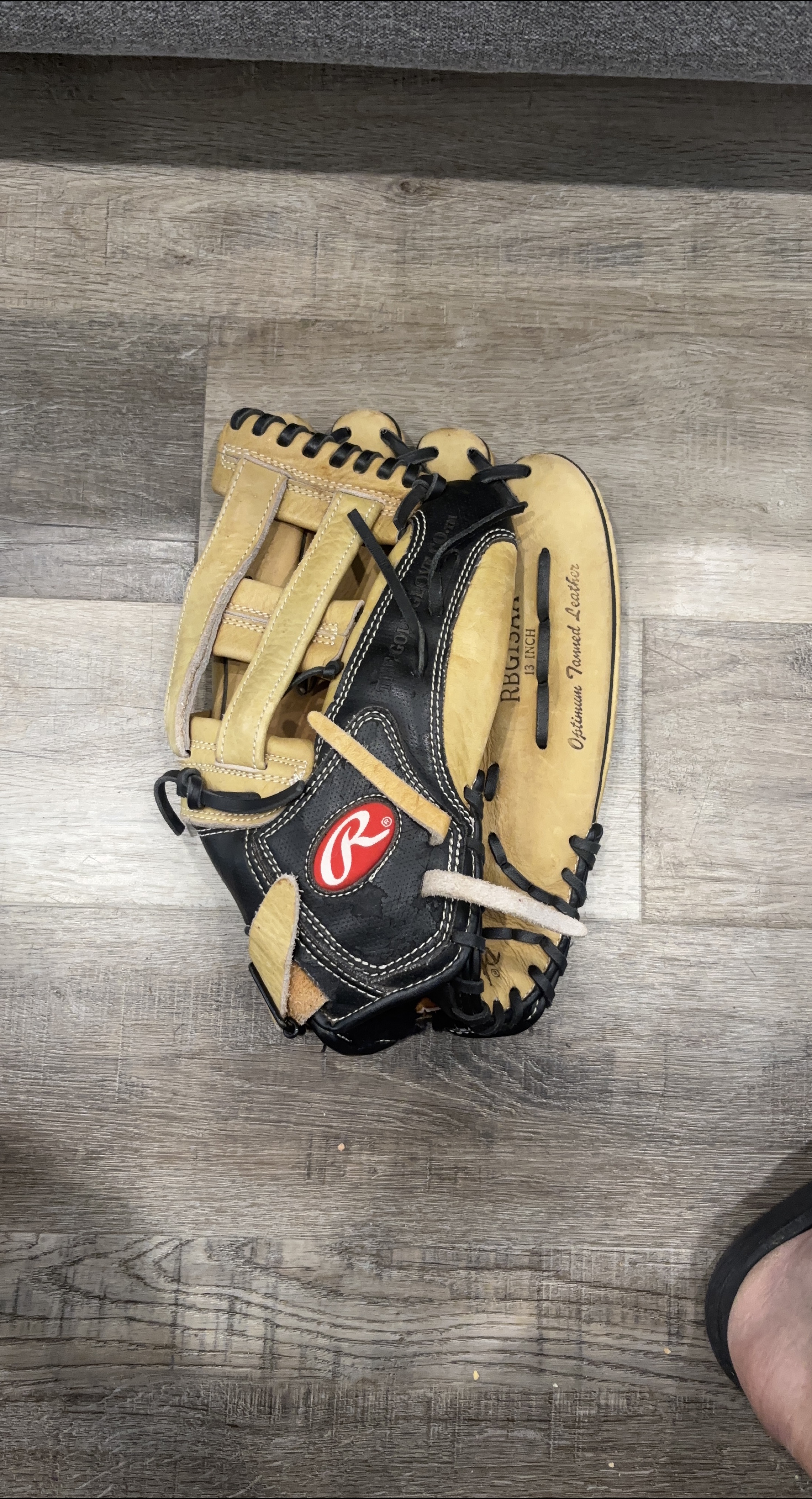 Rawlings RBG15AA Optimum Tanned Leather 13 Inch Glove thumbnail