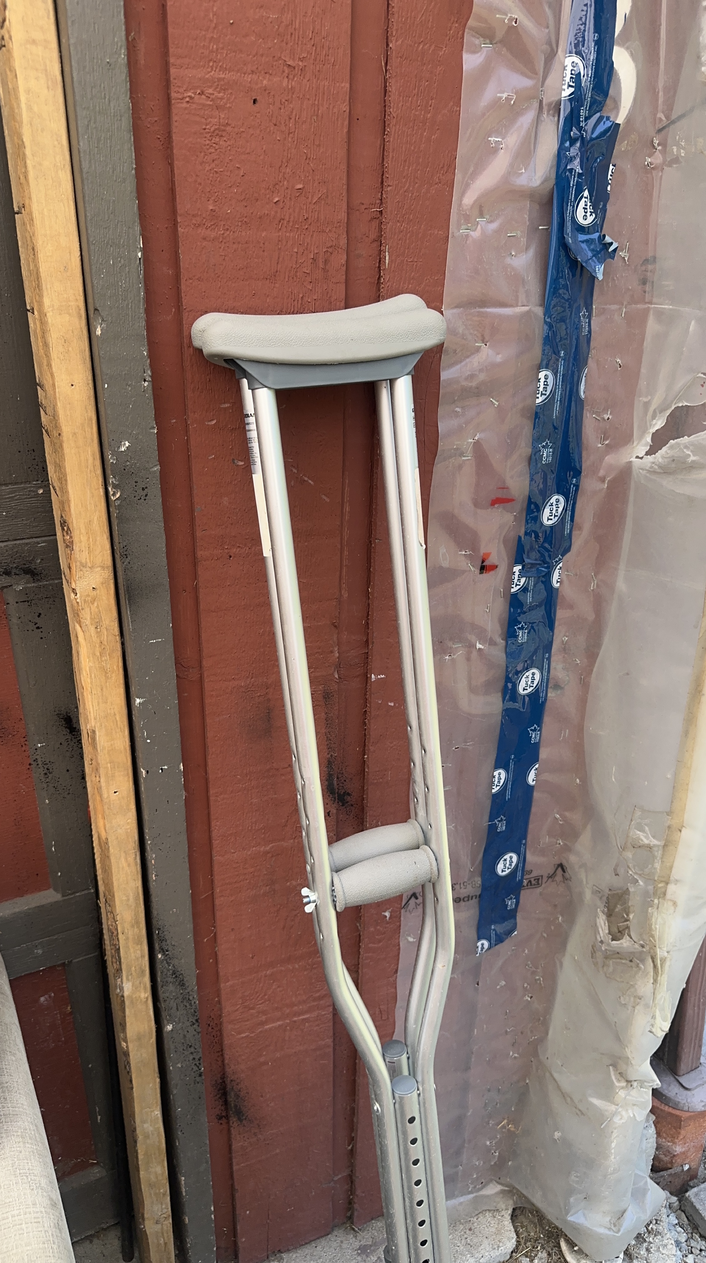 Adjustable Aluminum Crutches thumbnail