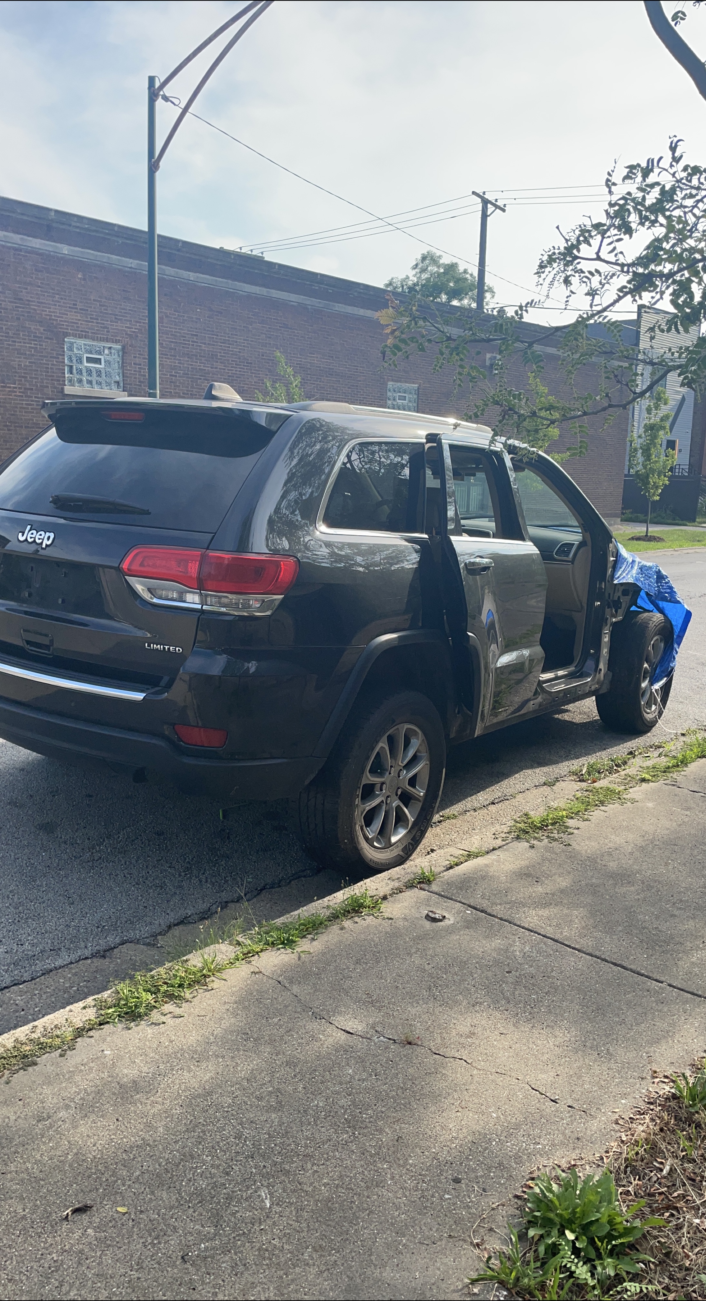 Jeep Grand Cherokee Limited - Damaged thumbnail