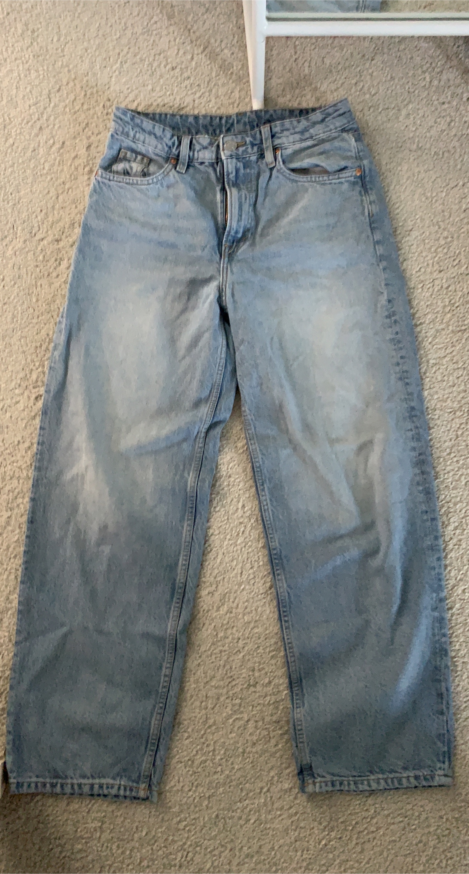 Small Baggy slightly Light Wash Jeans H&M thumbnail