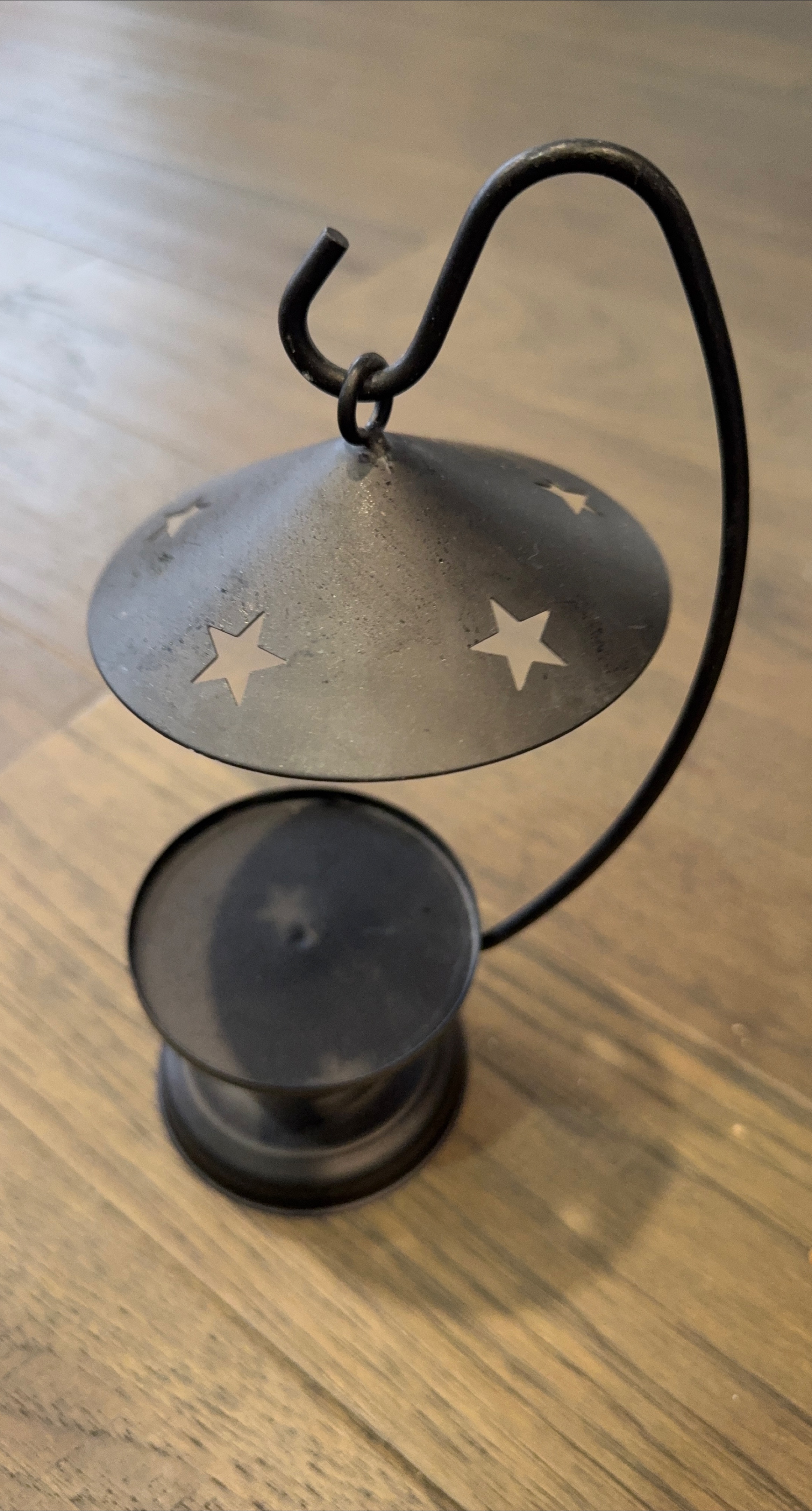 🇨🇦 Metal Candle Holder with Star Cutouts thumbnail
