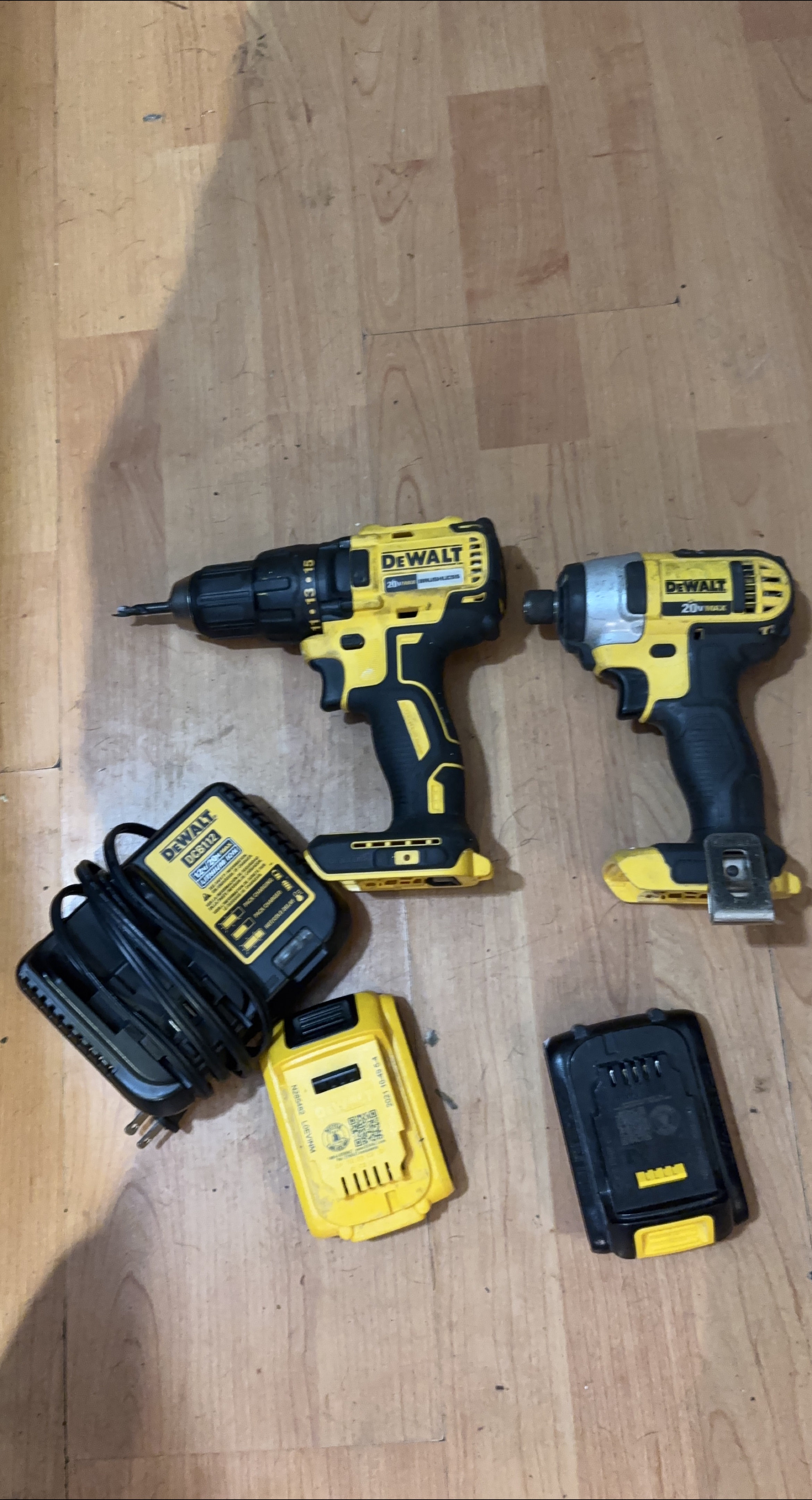 DeWalt 20V MAX Cordless Drill & Impact Driver Kit