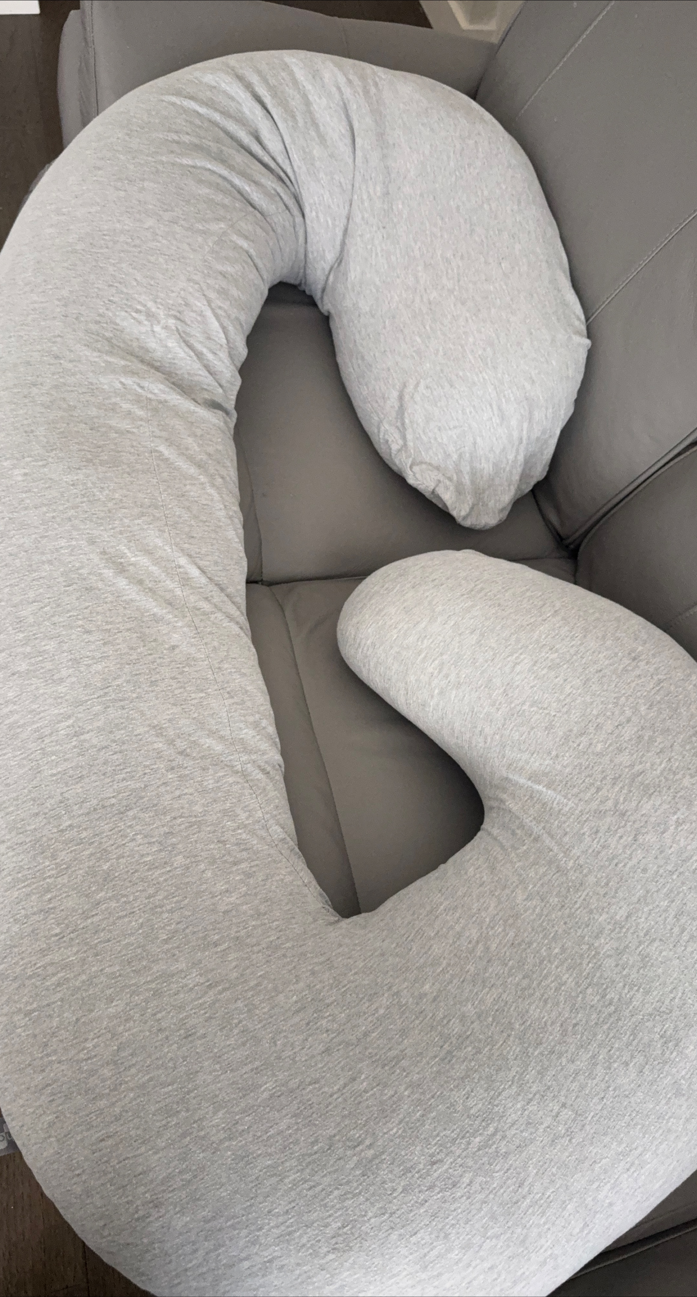 🇨🇦 Grey Leachco Snoogle Total Body Pillow thumbnail