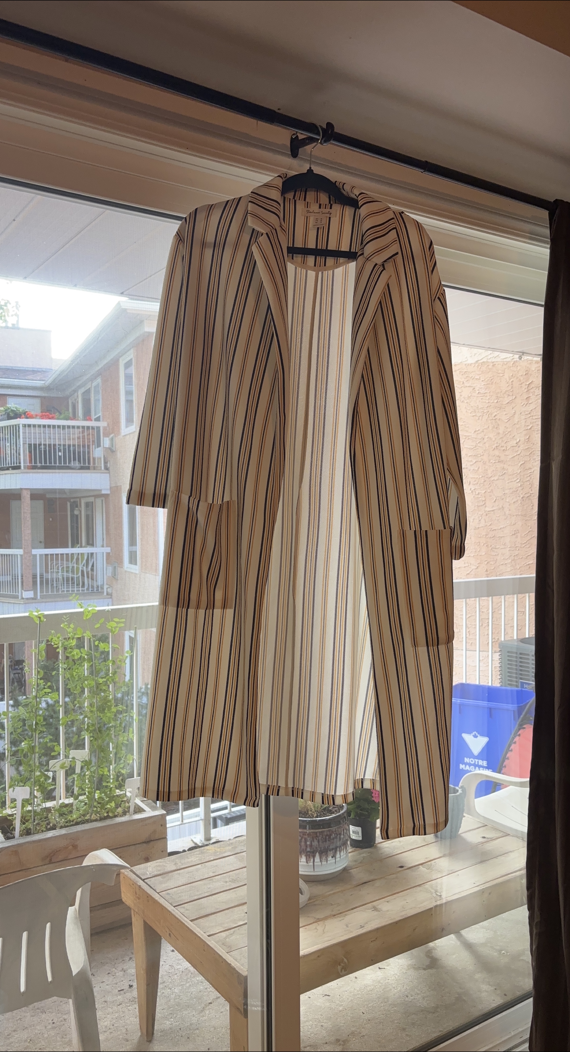 Long sleeved Jacket with pockets thumbnail