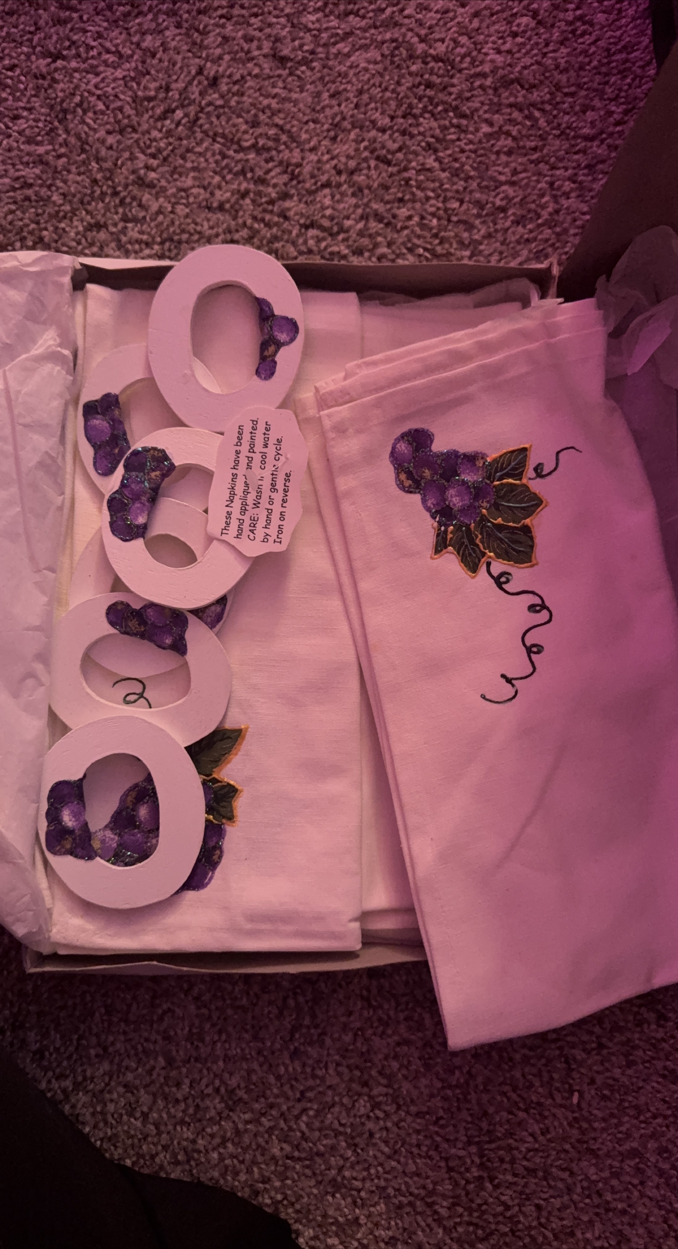 Napkin Rings & Napkins with Grape Design thumbnail