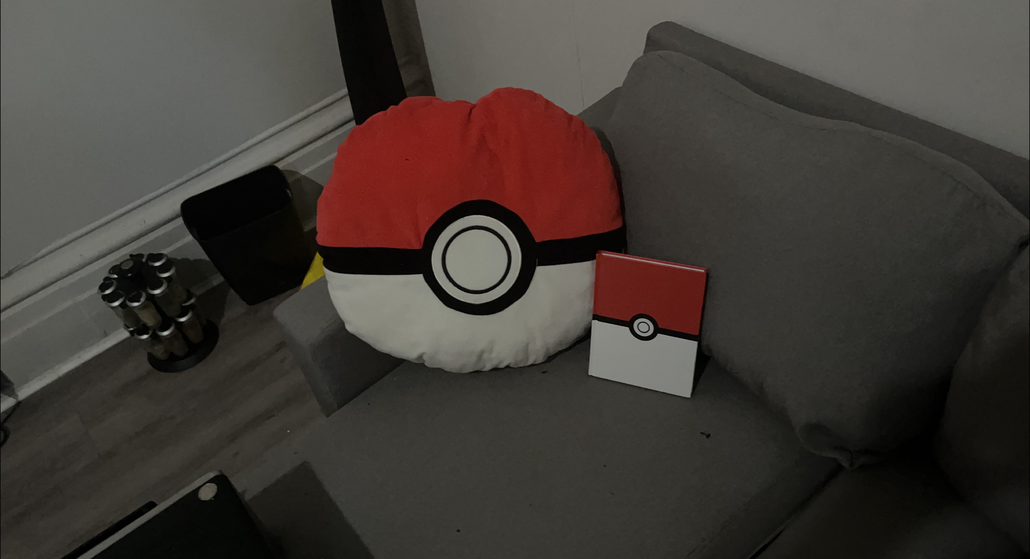 Pokémon Poké Ball Pillow & Notebook Set thumbnail