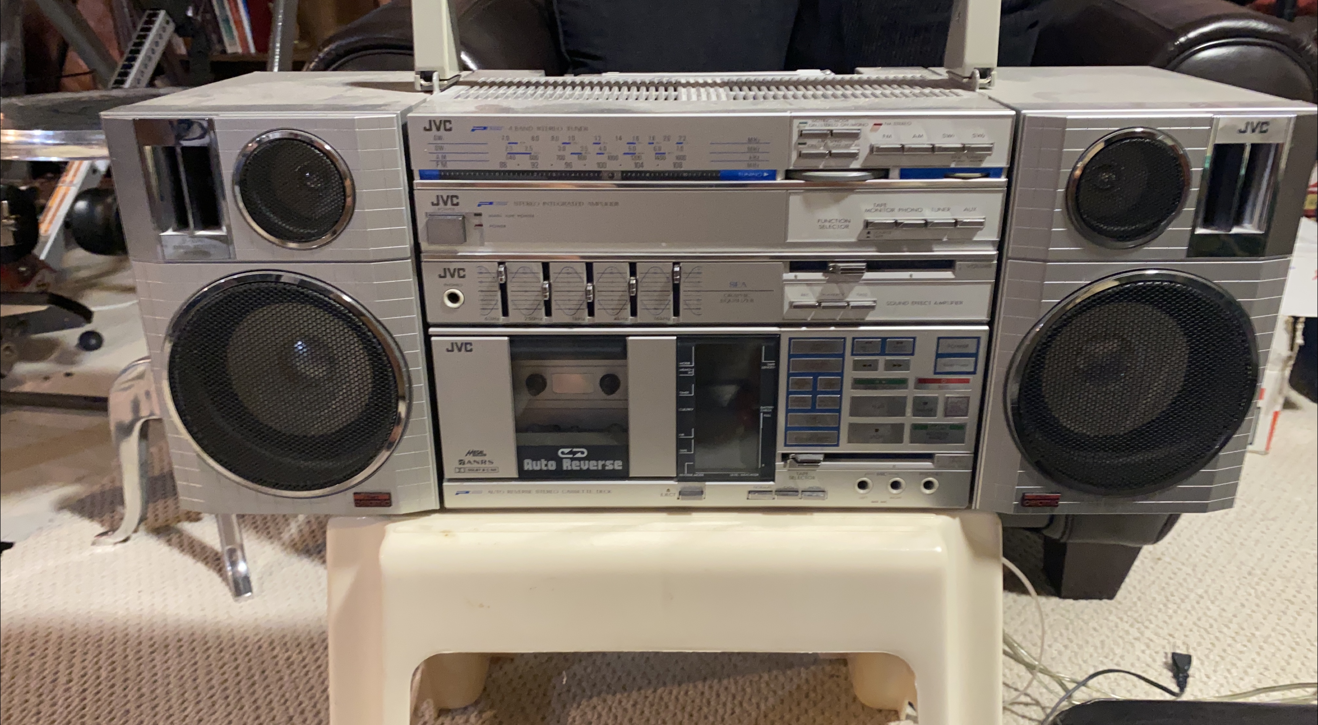 JVC 4-Band Stereo Radio Tuner thumbnail