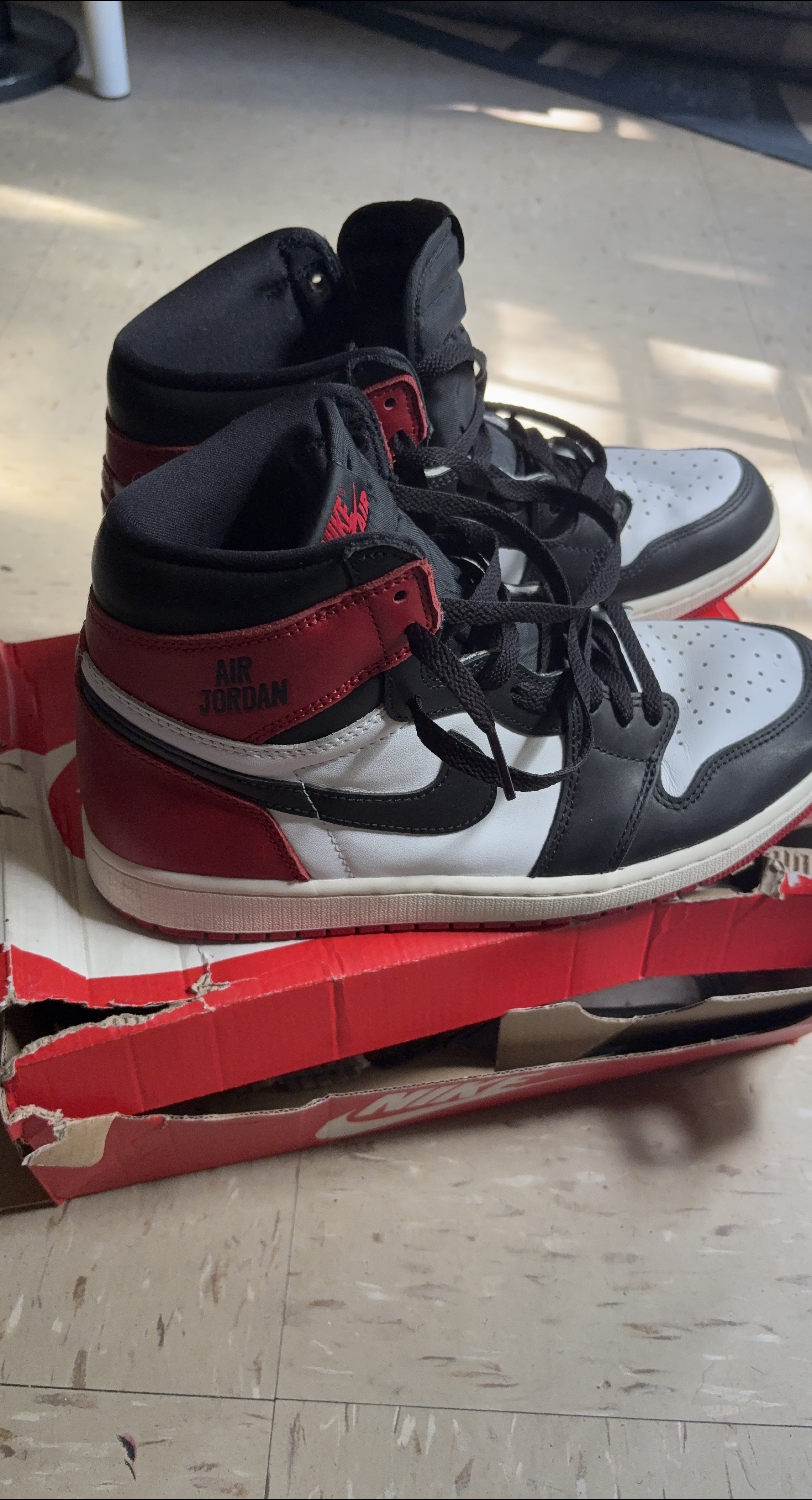 Air Jordan 1 High Black/White/Red thumbnail