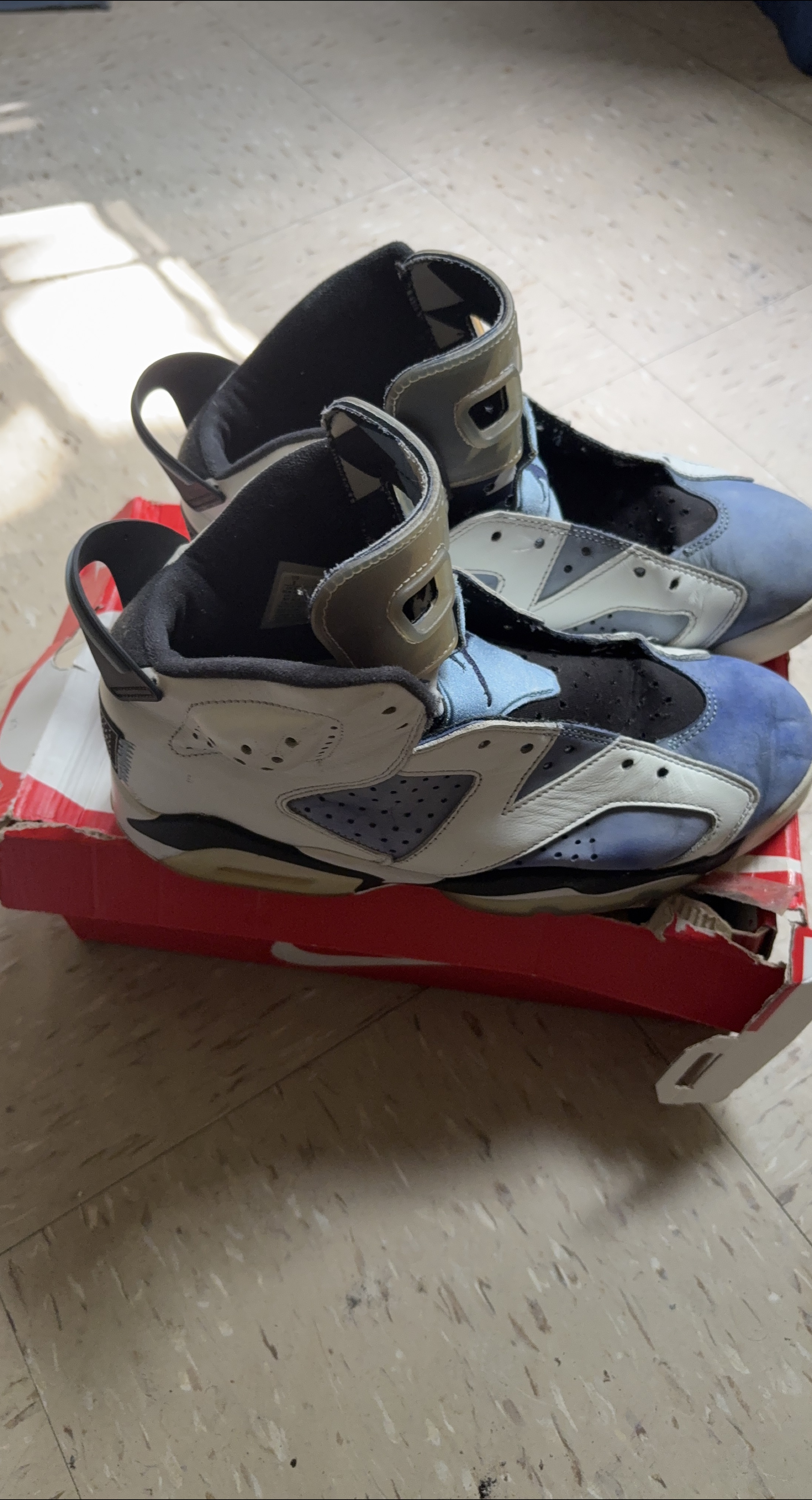 Nike Air Jordan 6 Retro thumbnail