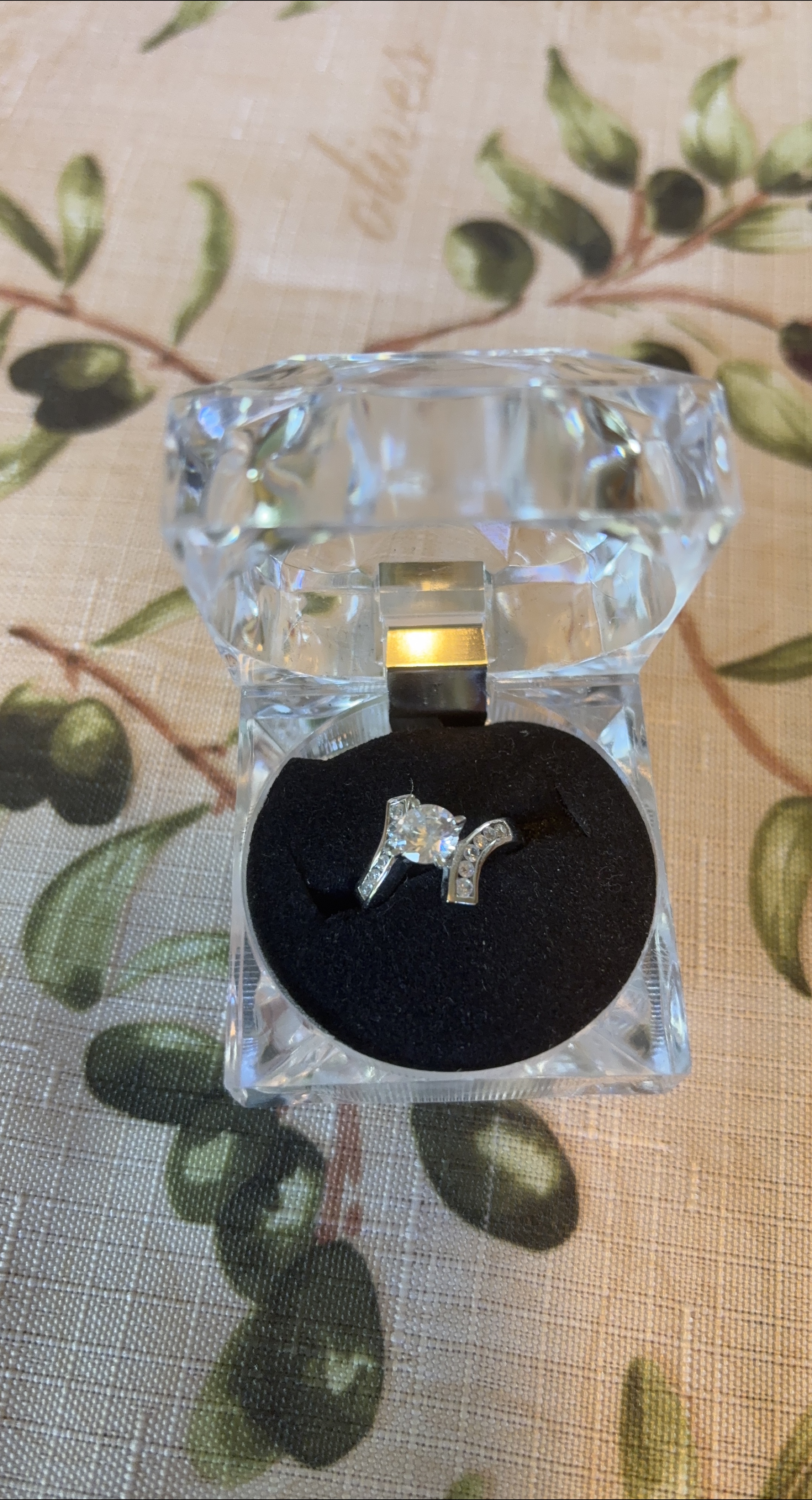 Cubic Zirconia Sparkling Ring