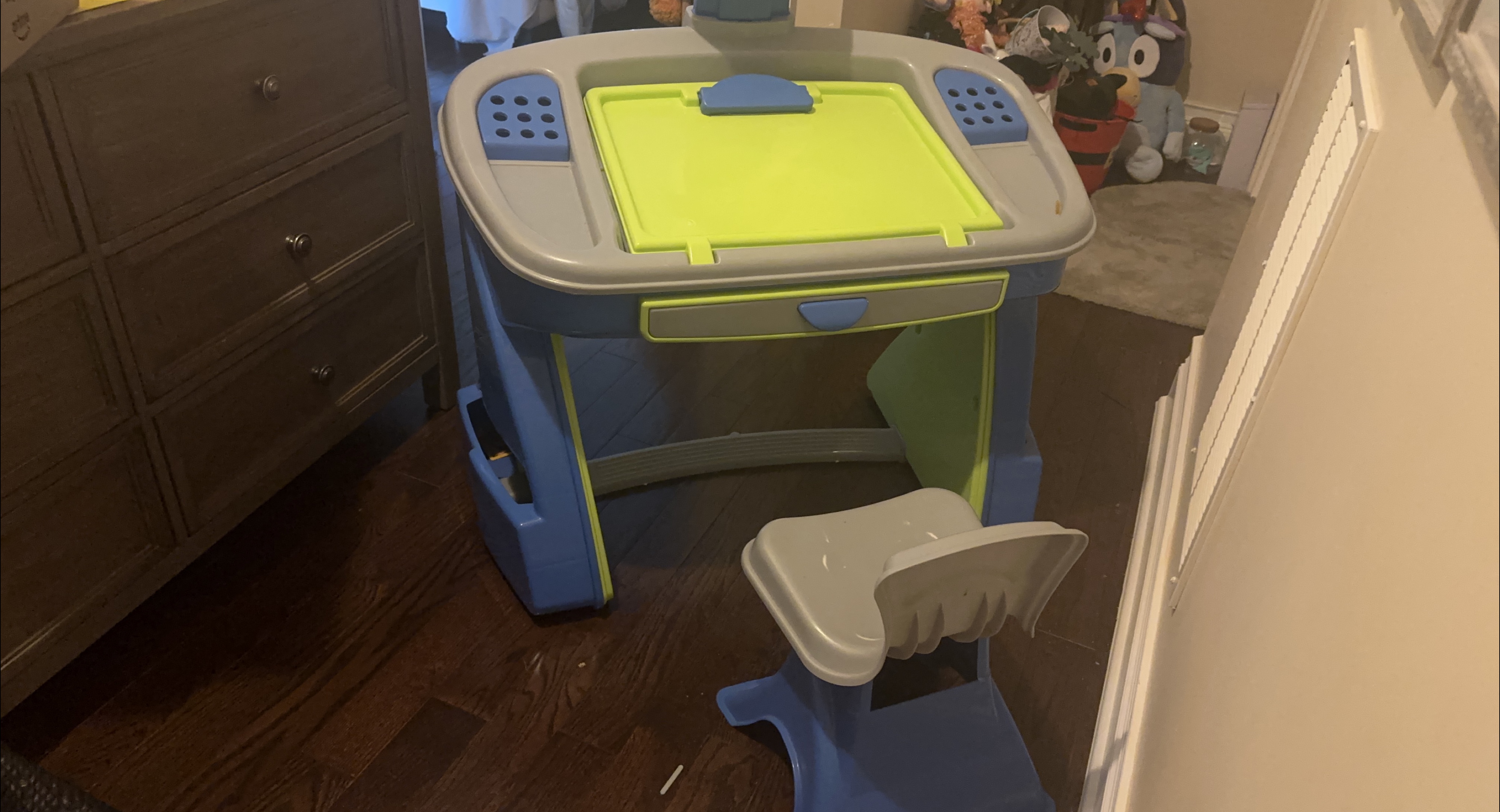 Kids Art Easel Desk with Chair thumbnail