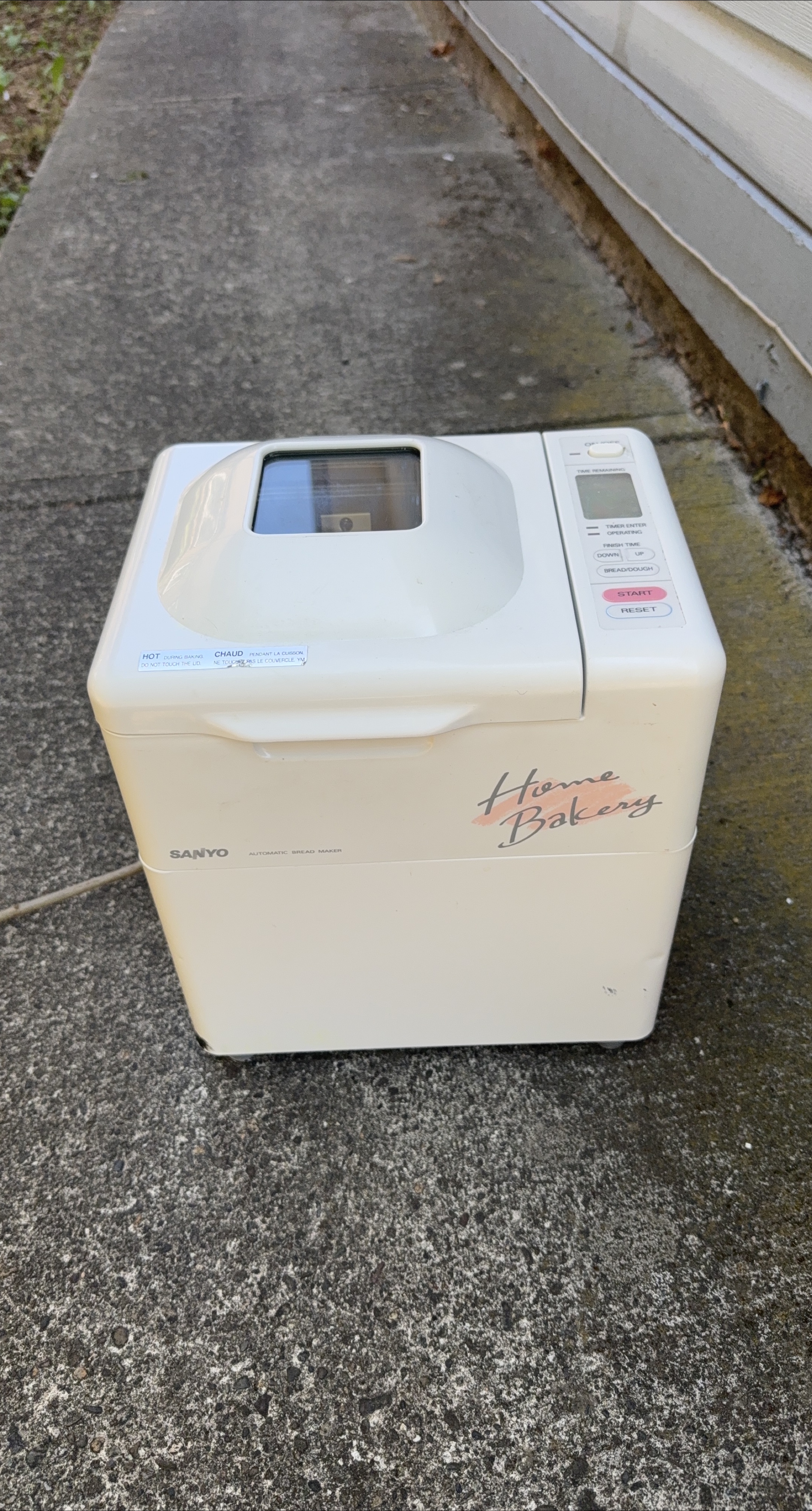 Sanyo Home Bakery Automatic Bread Maker thumbnail