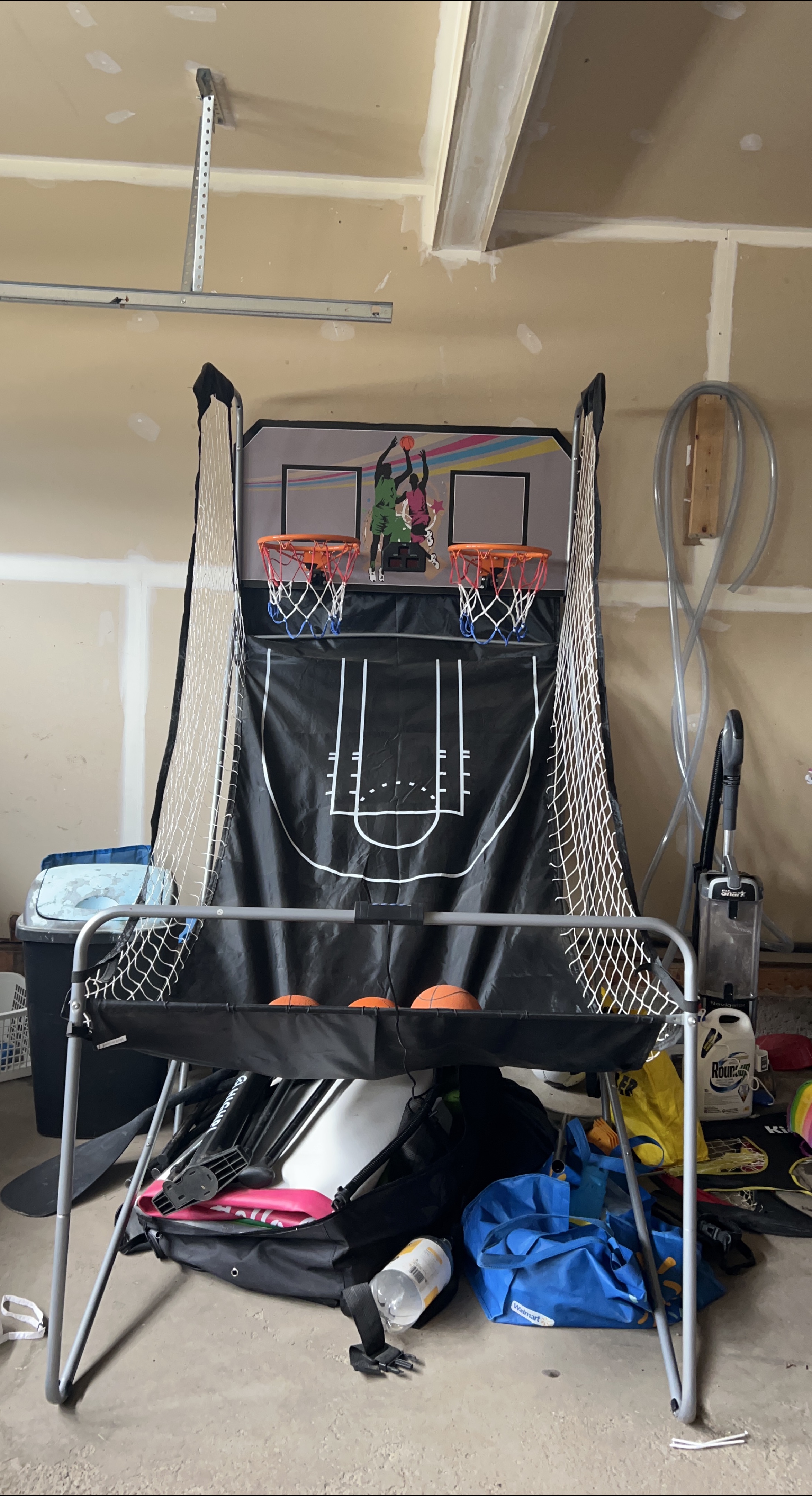 Indoor Basketball Arcade Game thumbnail