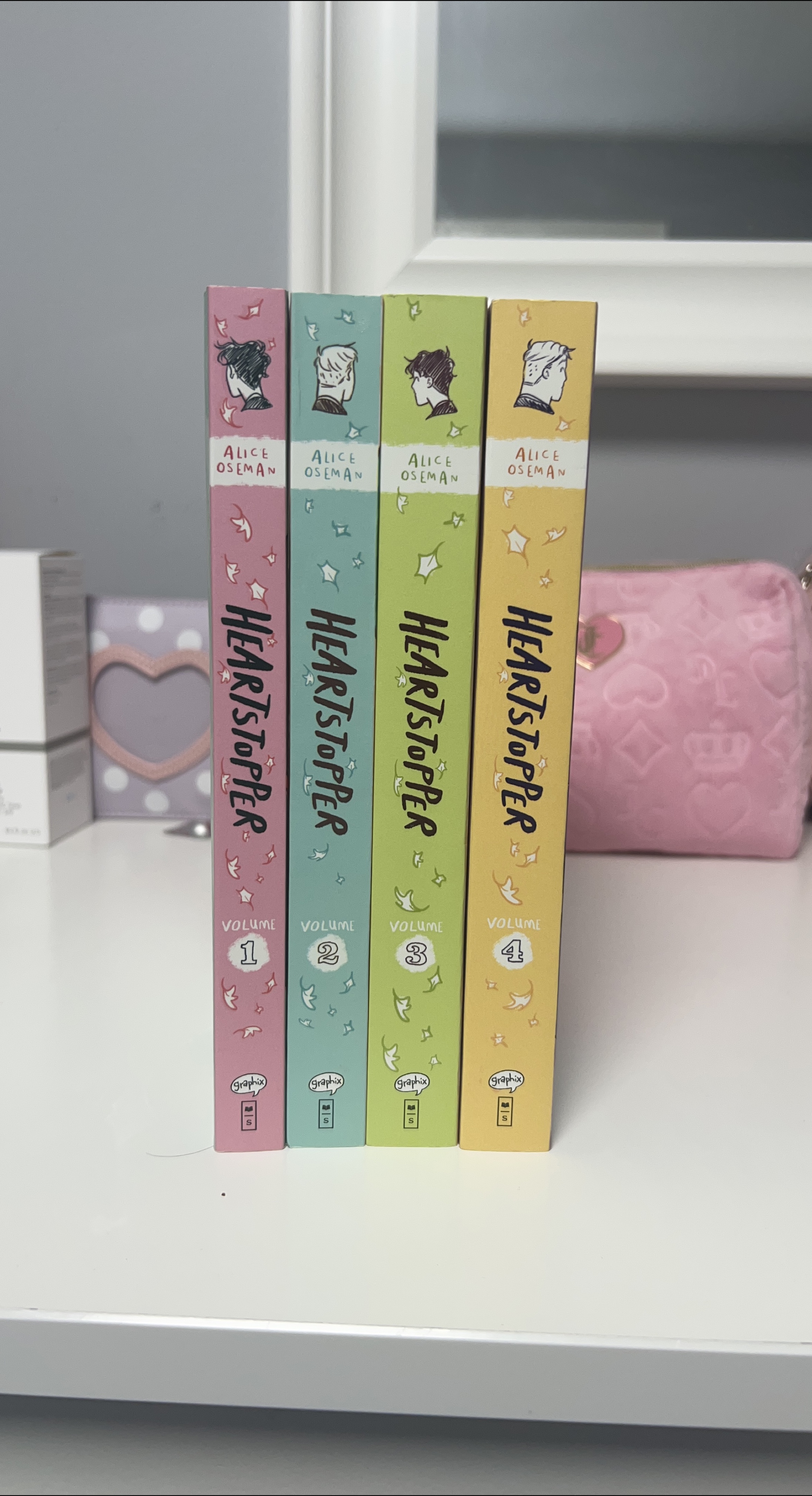 Heartstopper series by Alice Oseman - Volumes 1-4 thumbnail