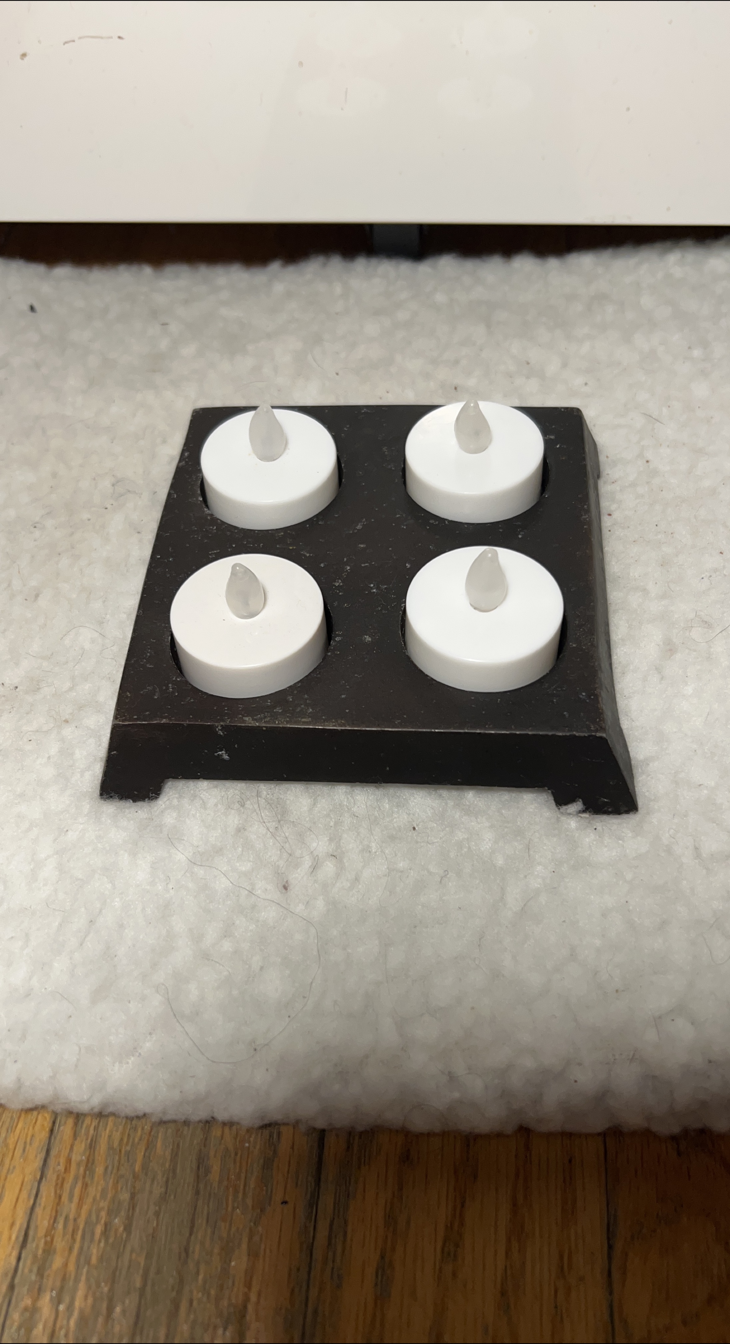 4 LED Tea Lights with Holder thumbnail