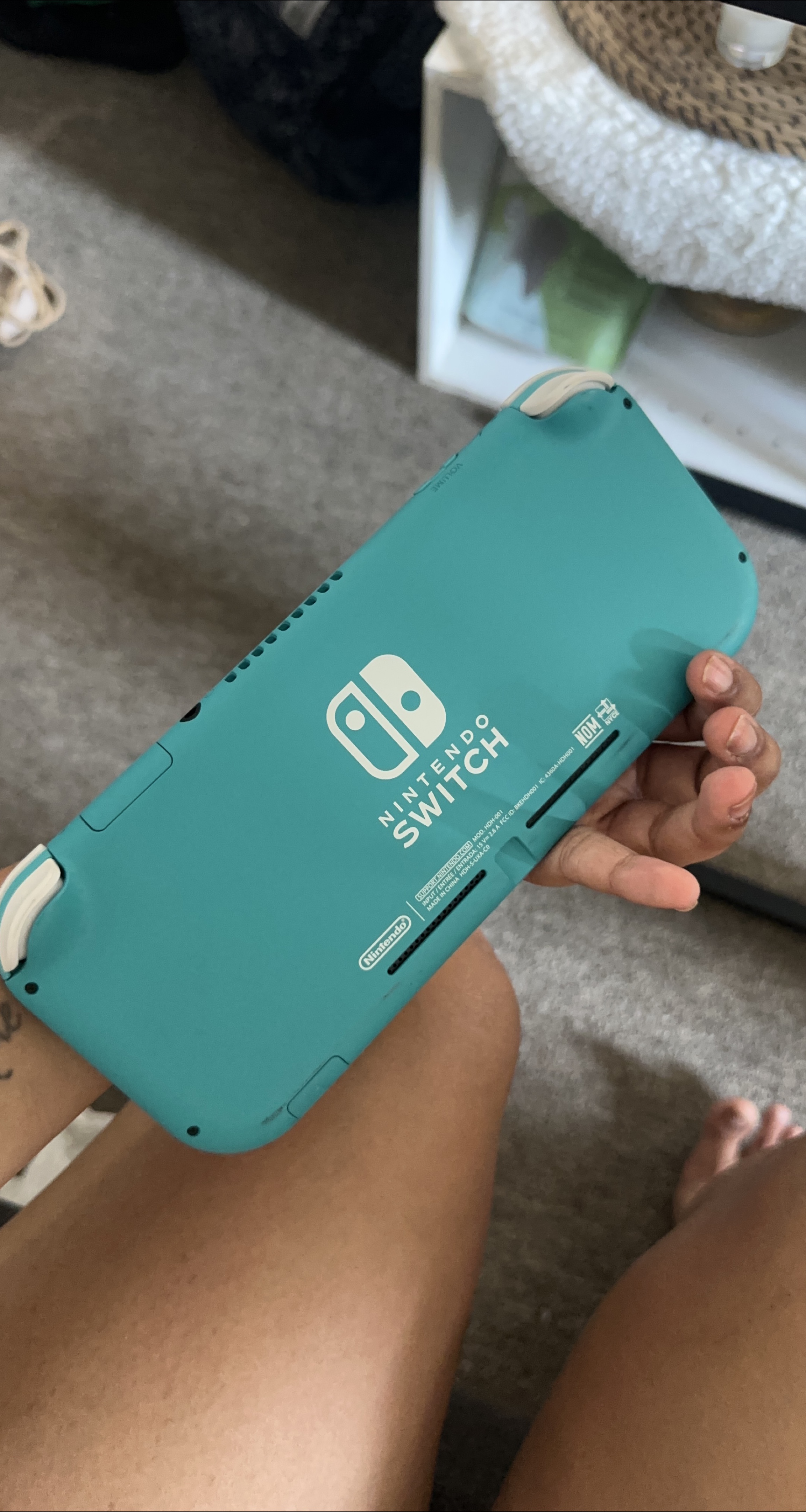 Nintendo Switch Lite - Turquoise (MOVEOUT SALE) thumbnail