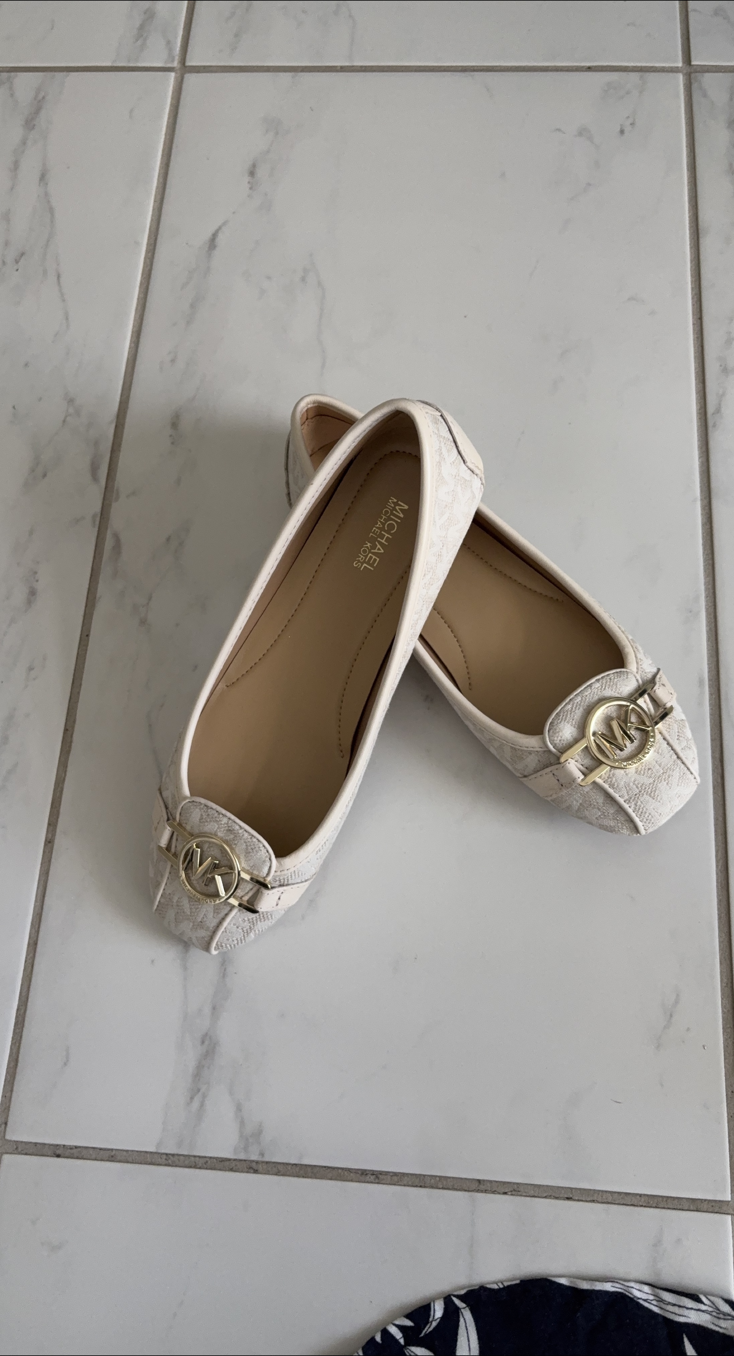 New! Michael Kors Cream Flats thumbnail