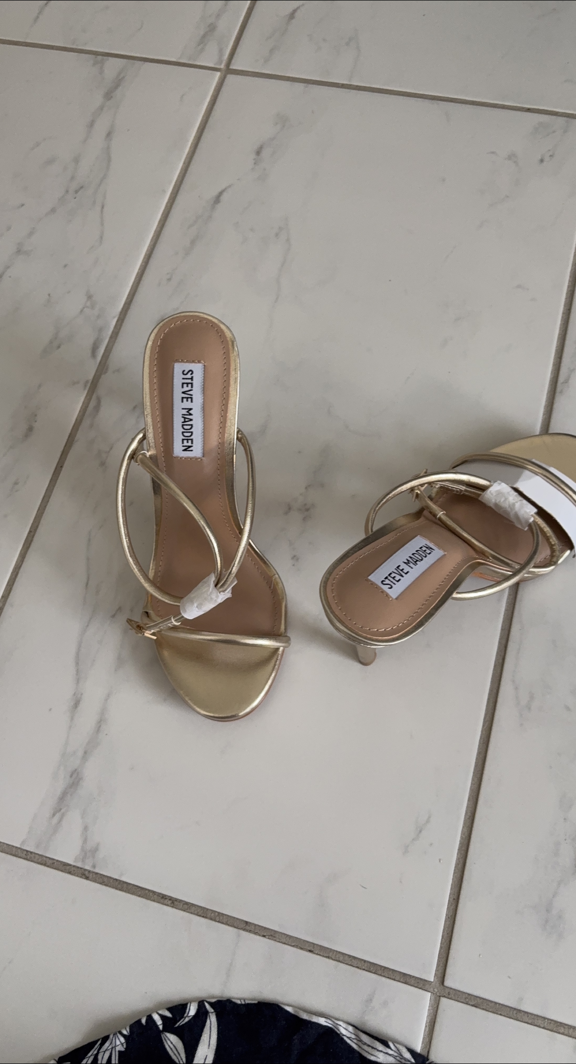 Brand New! Steve Madden Gold Heels - Size 7 thumbnail