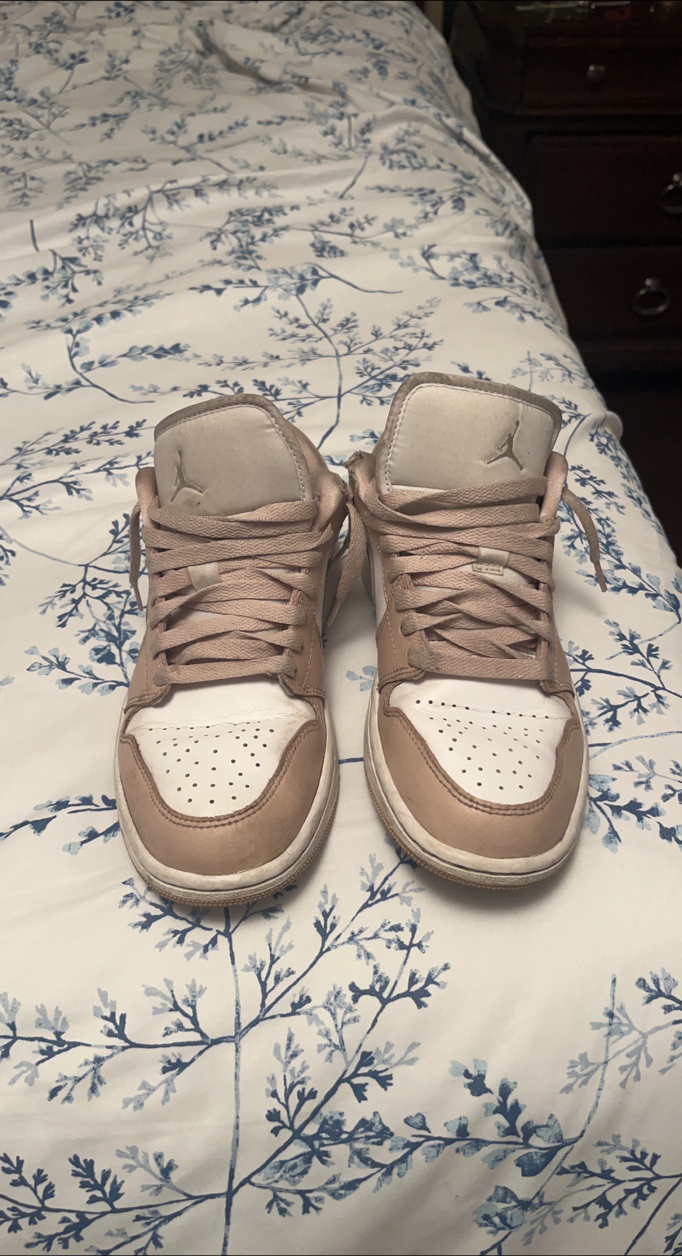 Air Jordan 1 Low SE Size 8.5 thumbnail