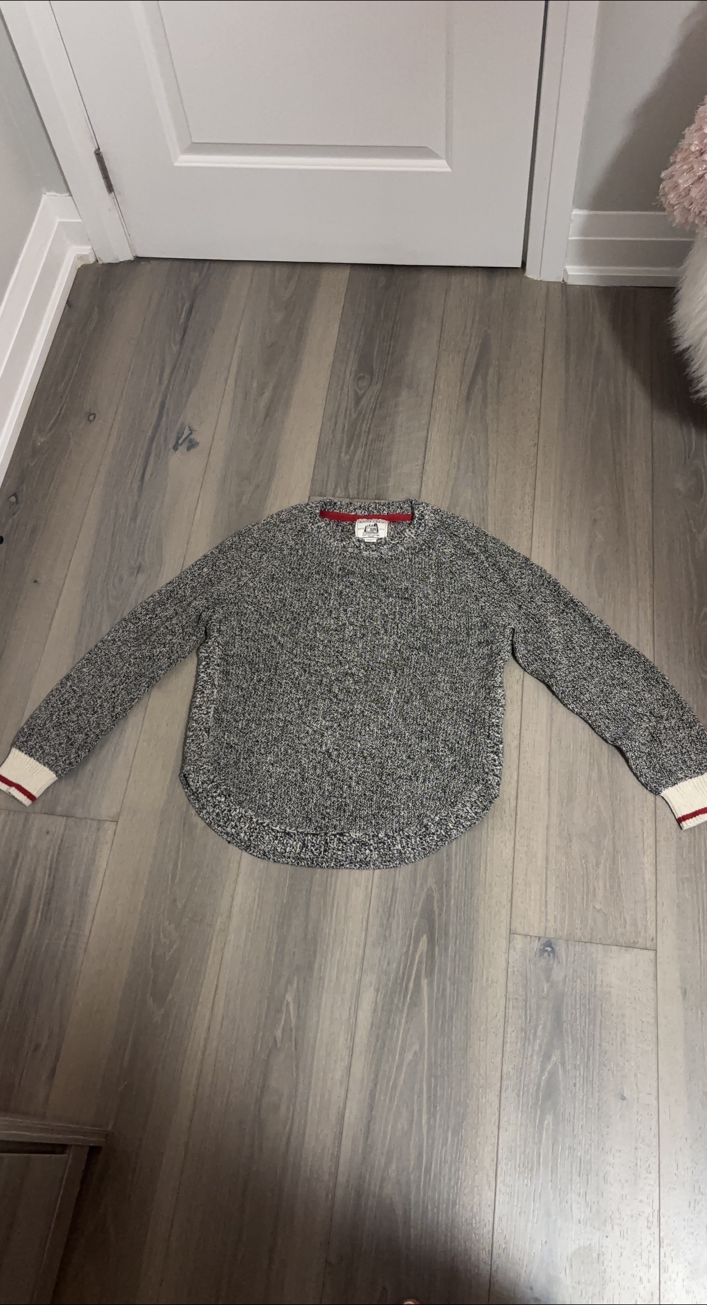 Roots Grey Sweater thumbnail