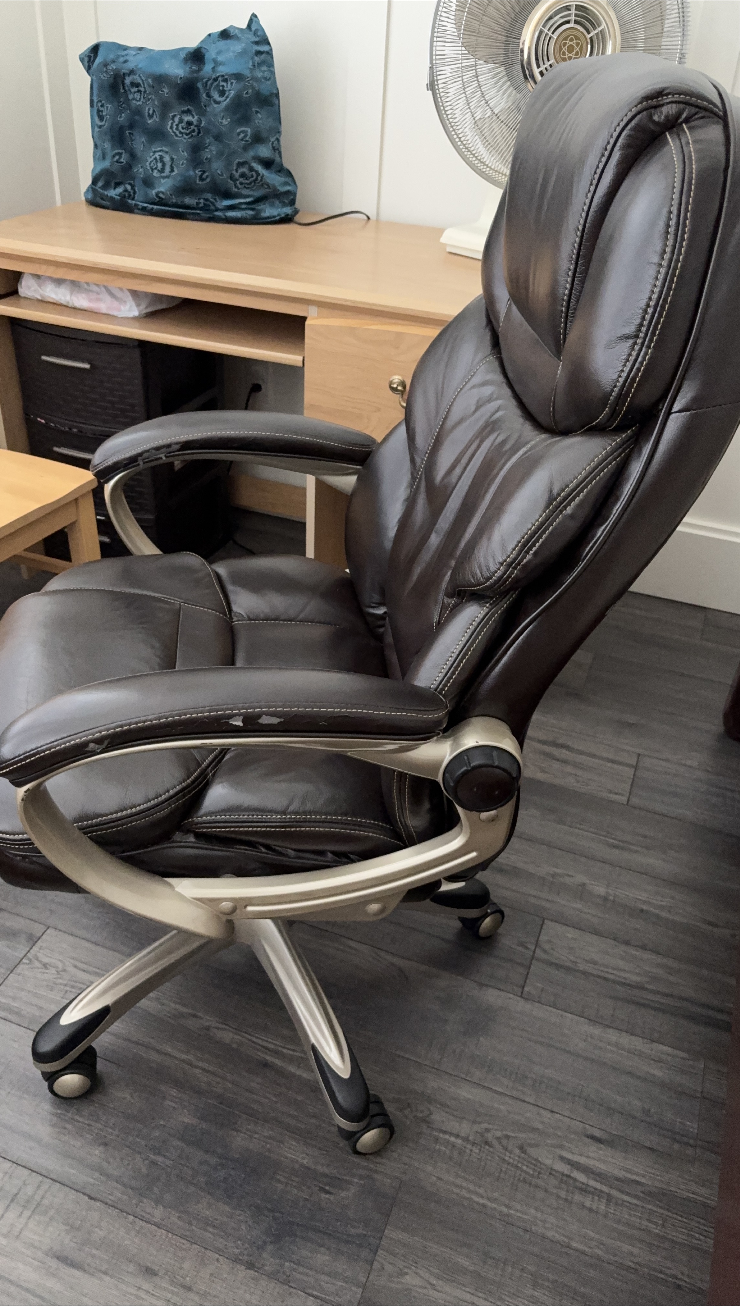 Brown Leather Executive Office Chair thumbnail