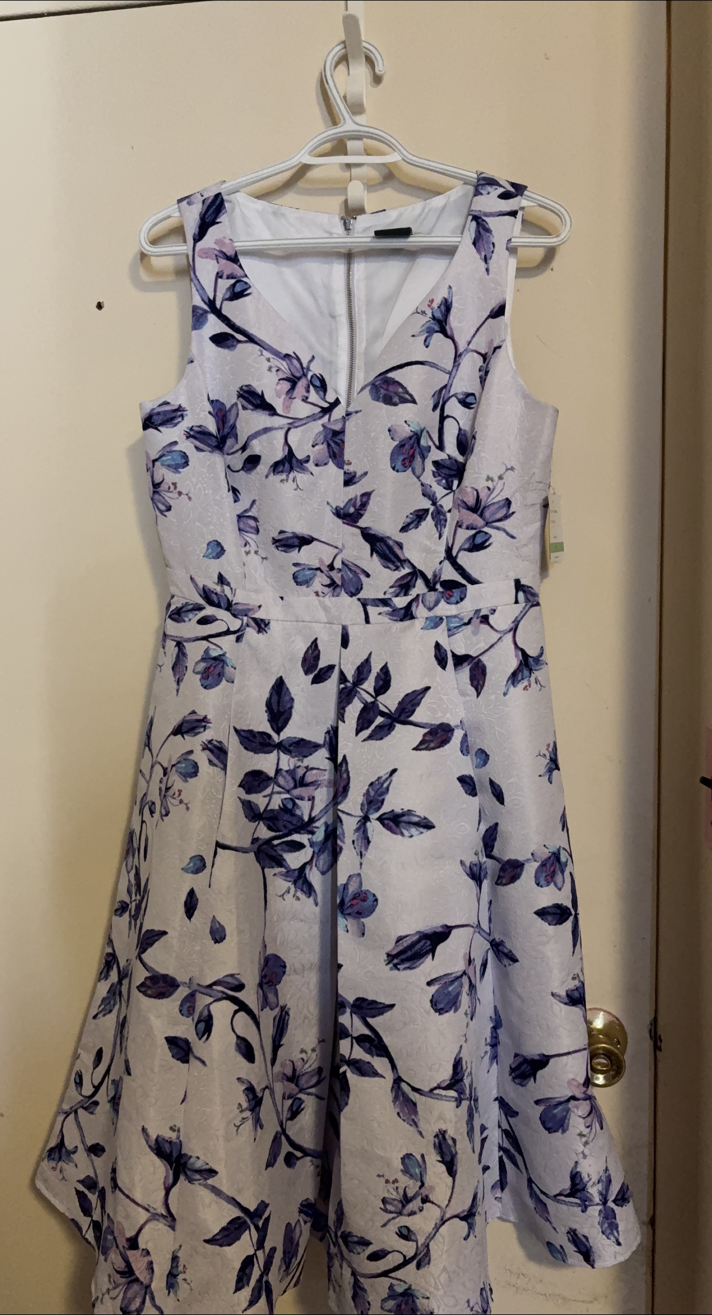 Gabby Skye Floral Dress - Size 8 thumbnail