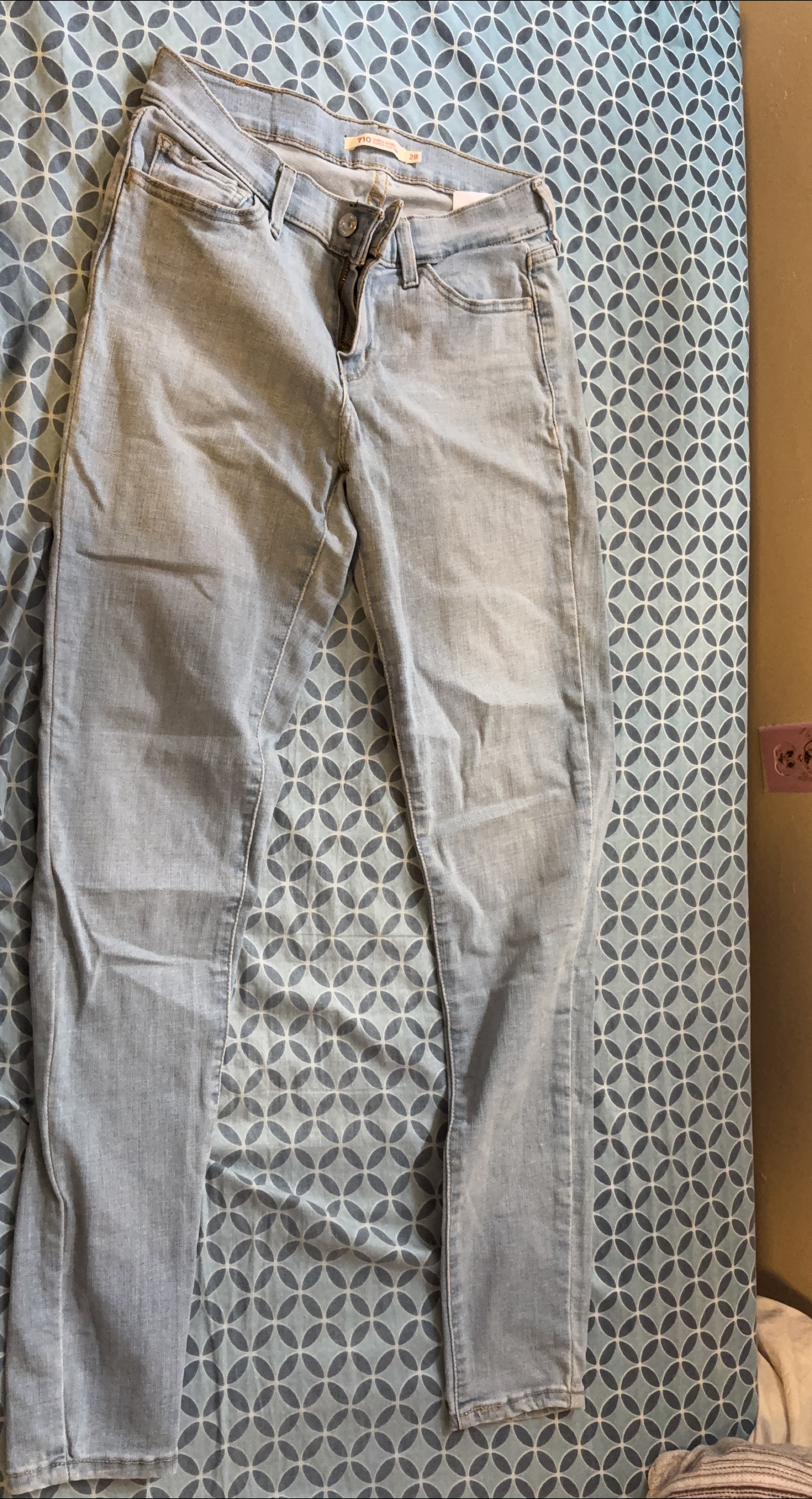 Levi's 710 Super Skinny Jeans, Size 28 thumbnail