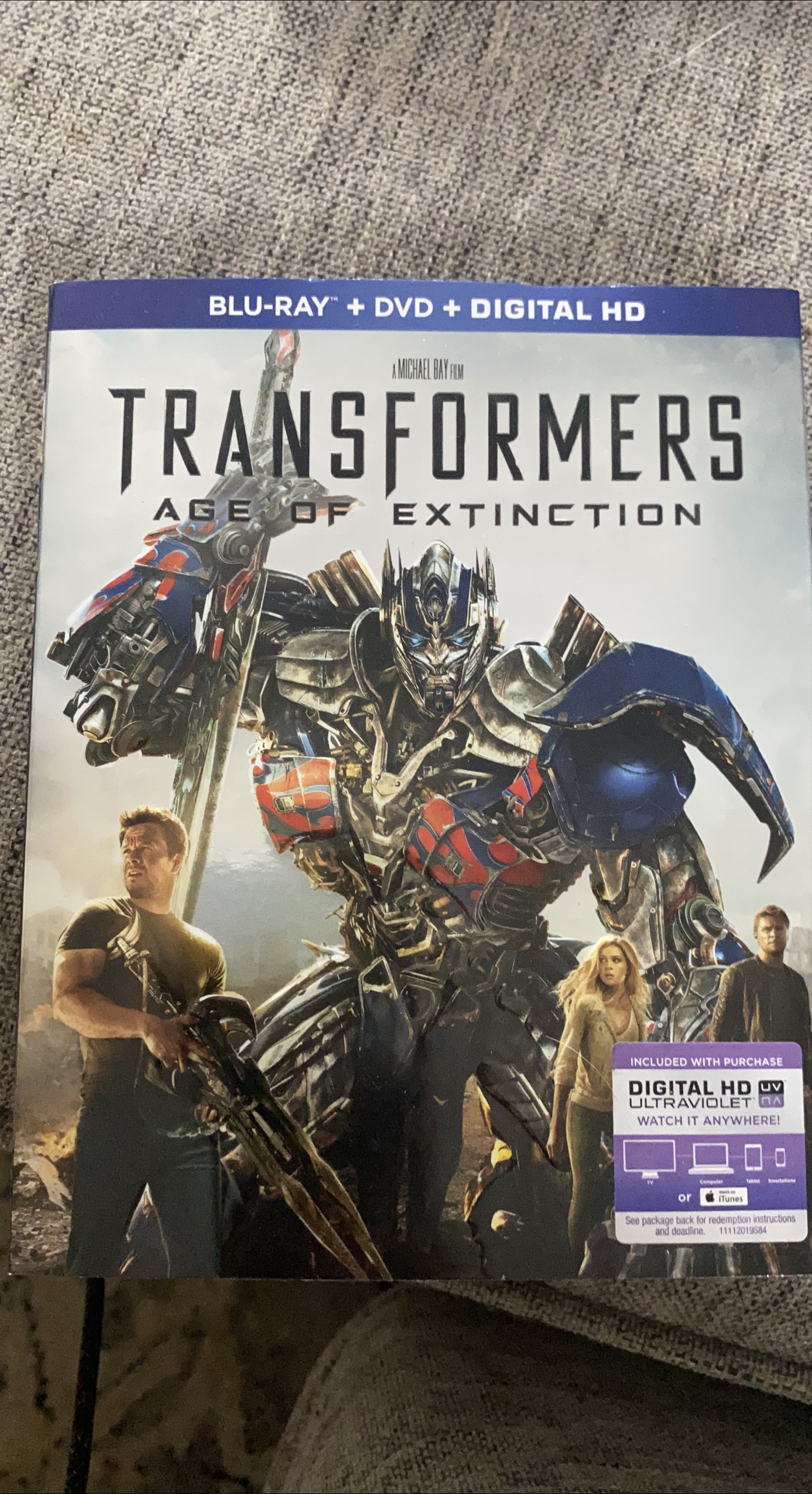 Transformers: Age of Extinction Blu-Ray + DVD thumbnail