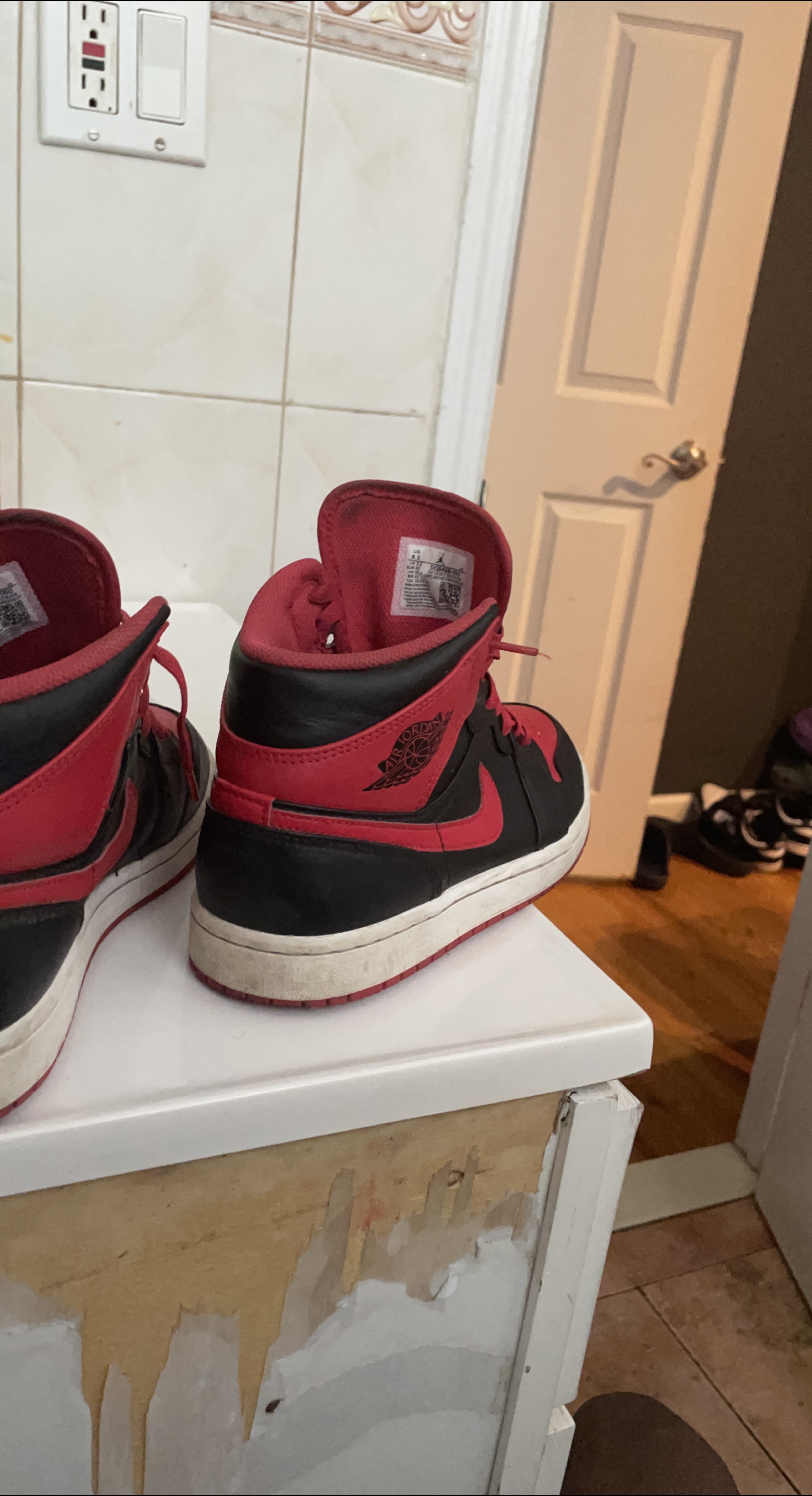 Air Jordan 1 Mid Black/Red thumbnail