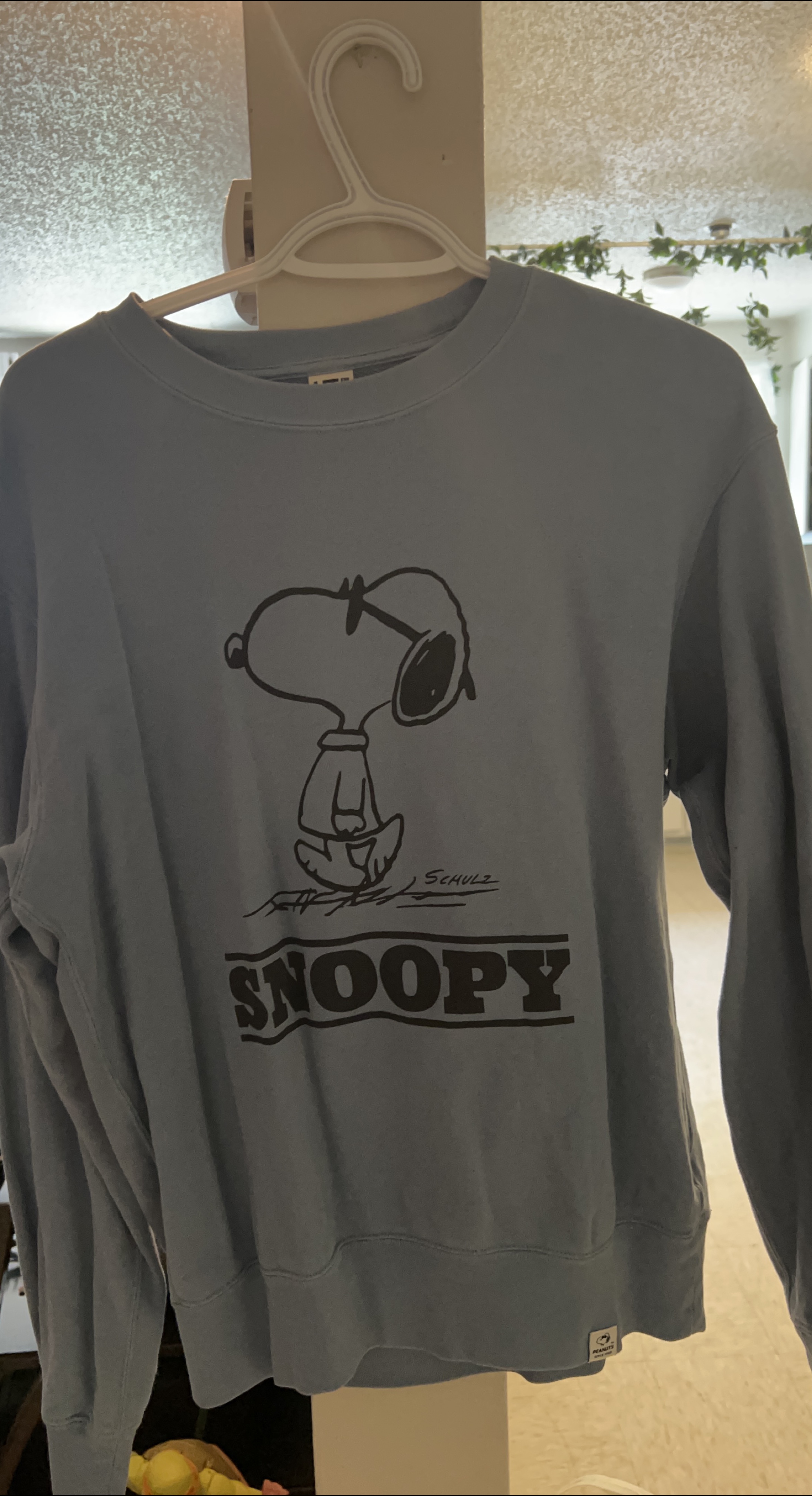Uniqlo Snoopy Sweatshirt thumbnail