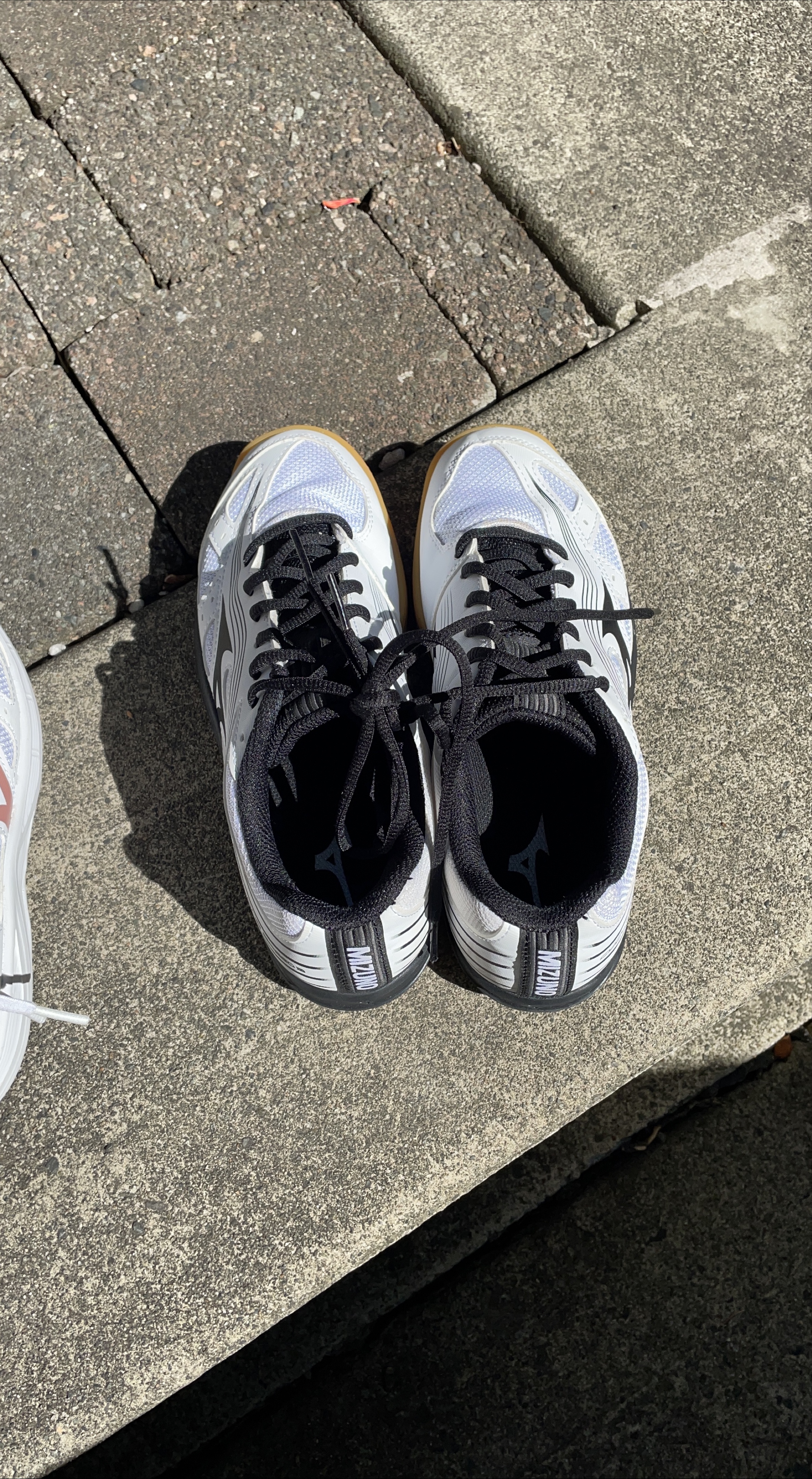 Mizuno White badminton,/pickleball indoor Shoes thumbnail