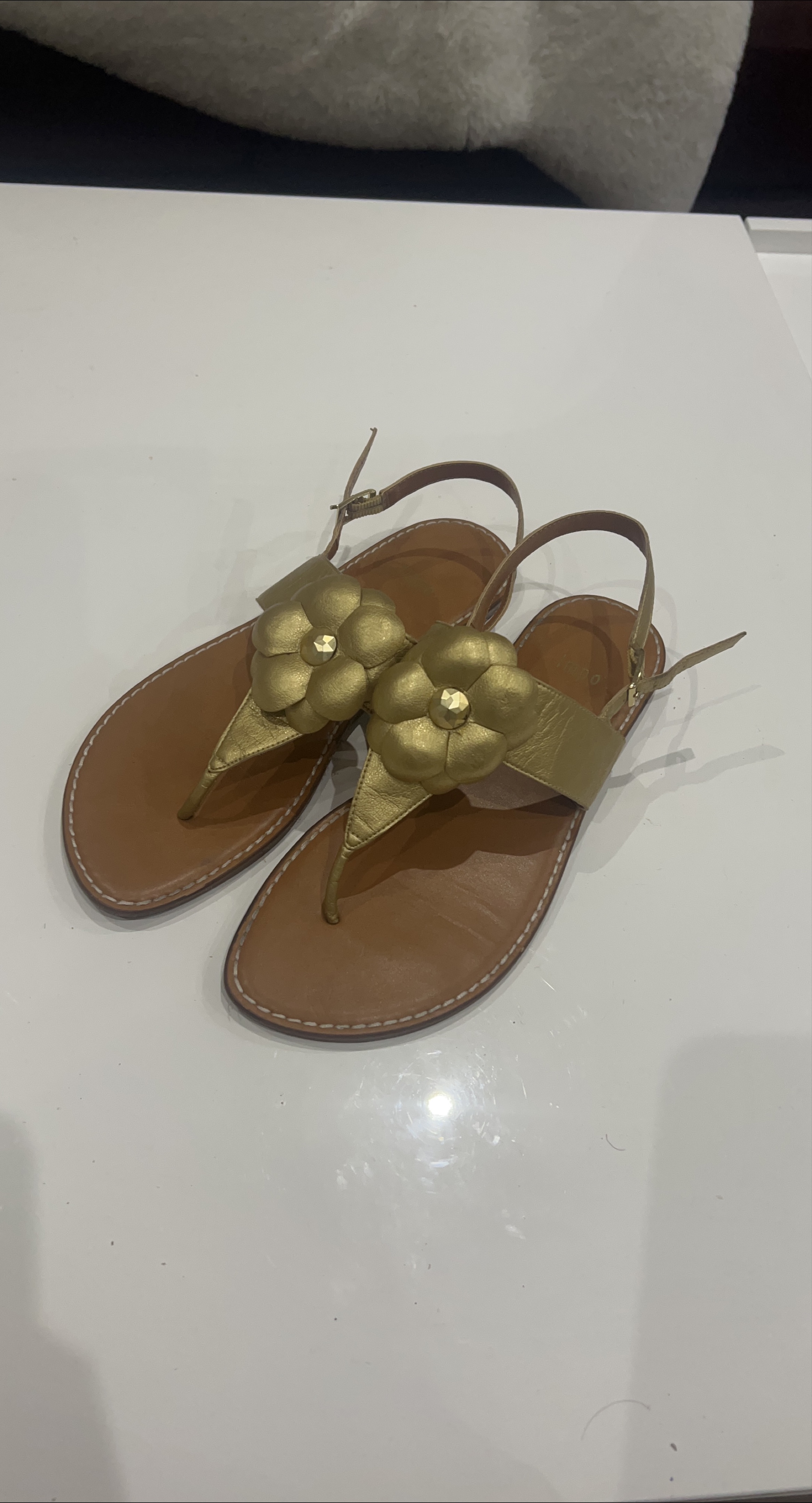 Gold Flower Sandals - Size 8 thumbnail