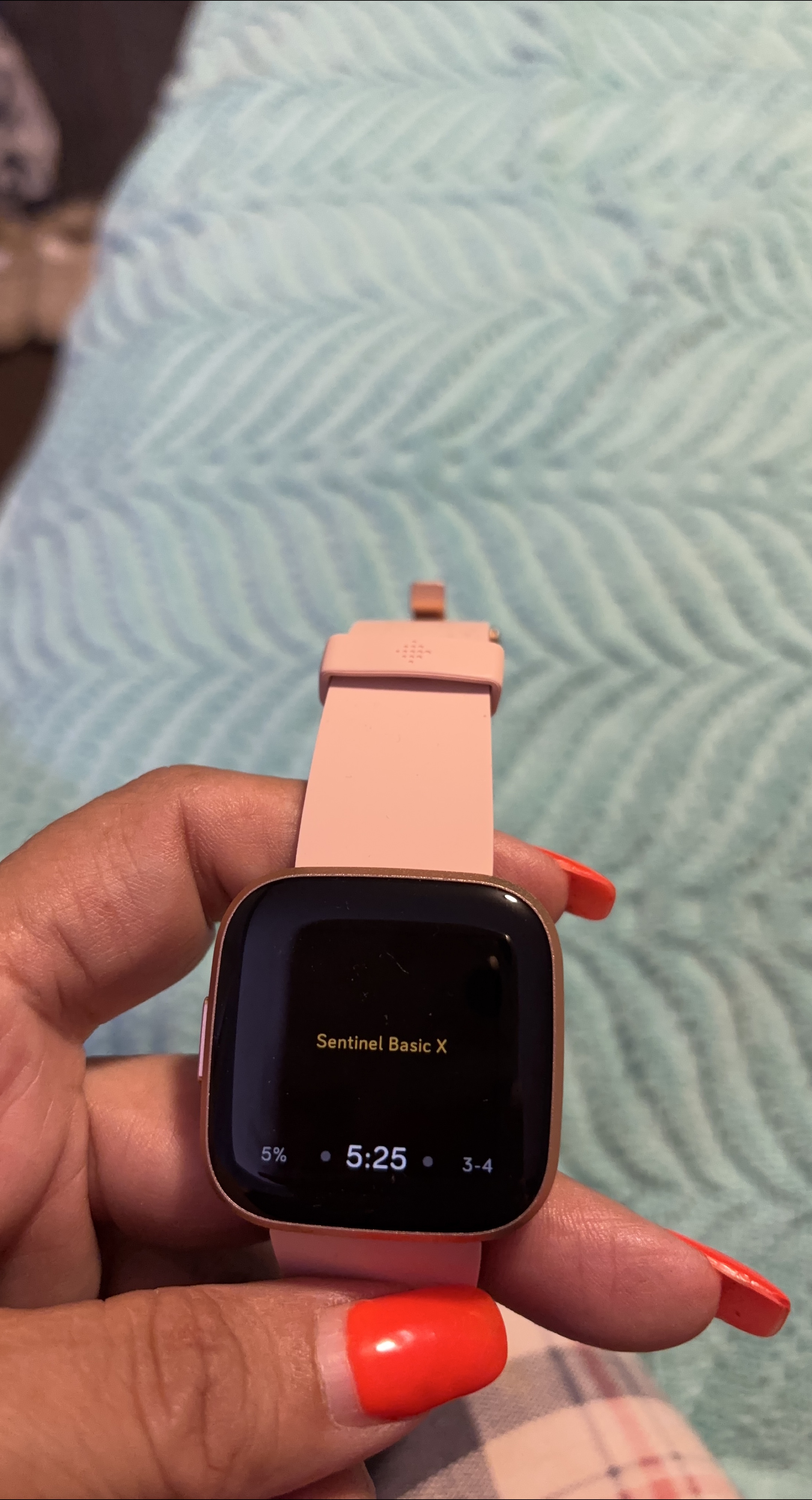 Fitbit Versa Smartwatch - Pink thumbnail