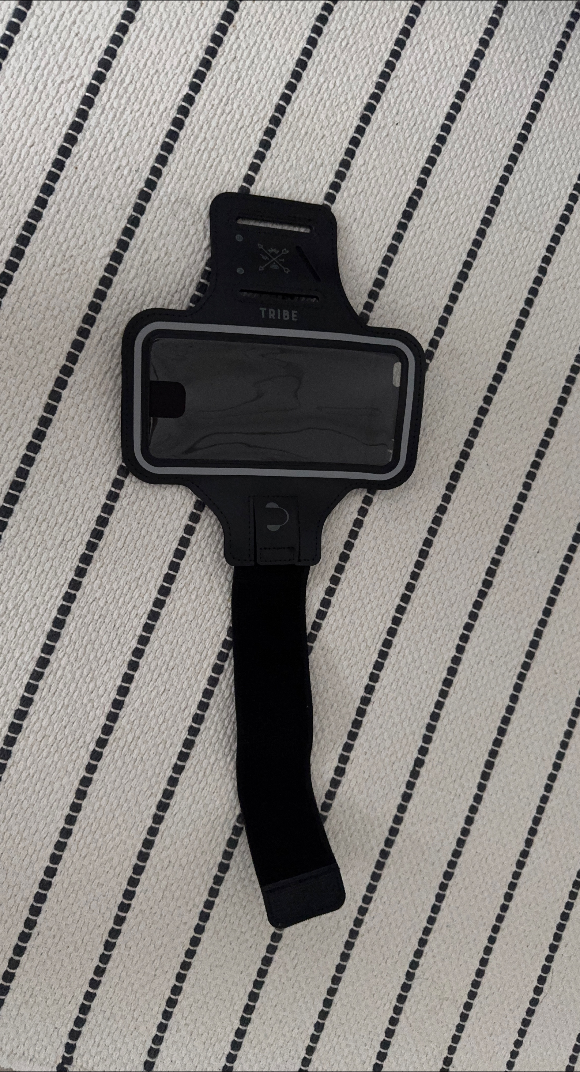 Tribe Black Phone Armband thumbnail