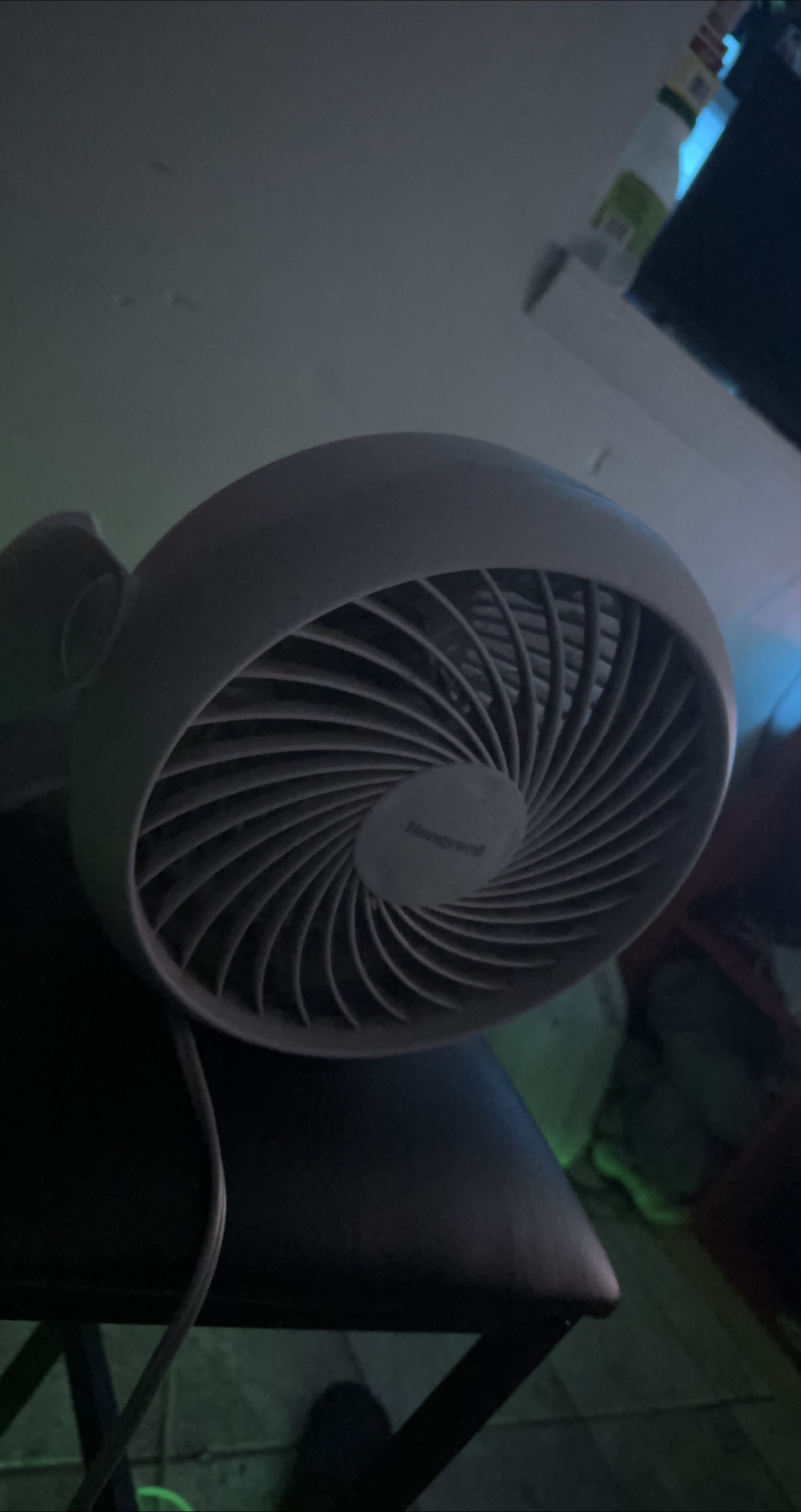 Honeywell Table Fan thumbnail