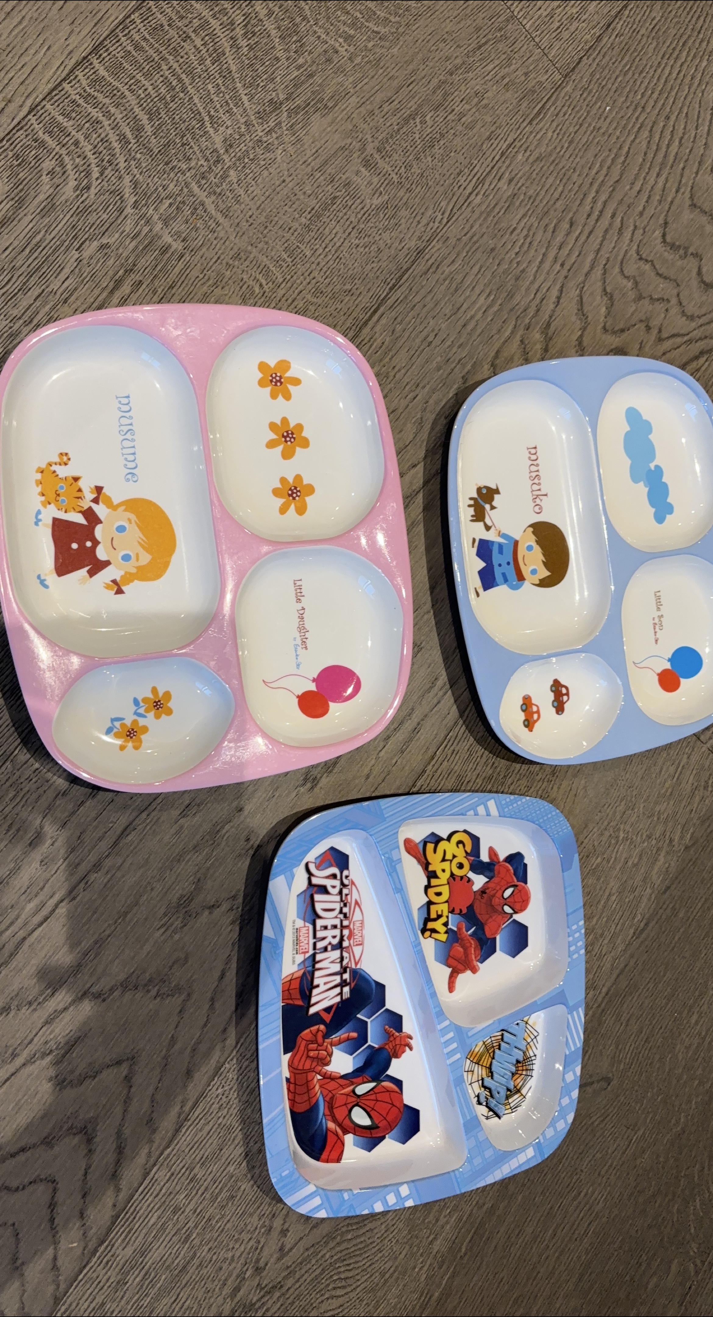 Kids' Divided Plates - Musume, Musuko, Spiderman thumbnail