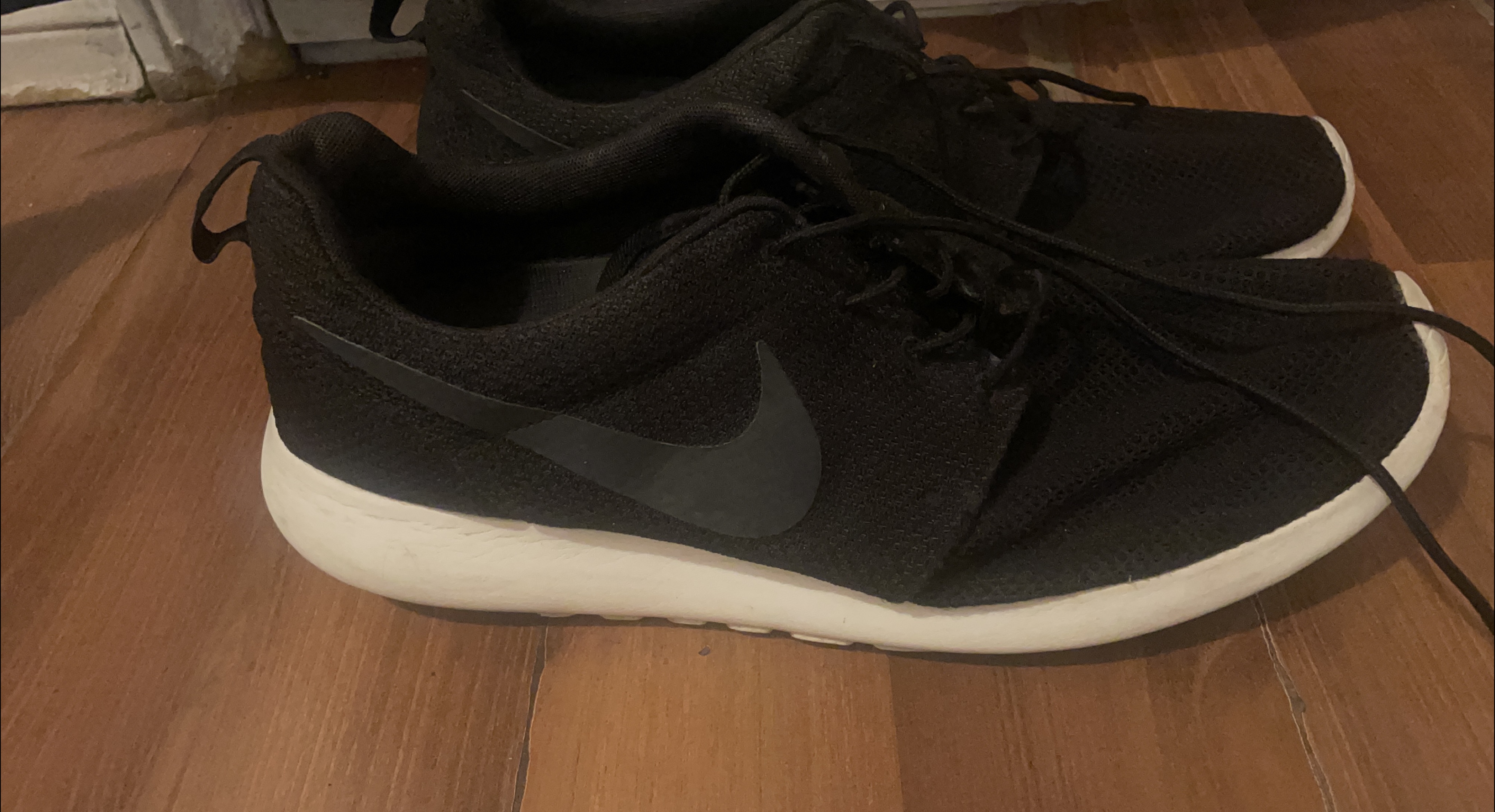 Nike Roshe One Black Sneakers thumbnail