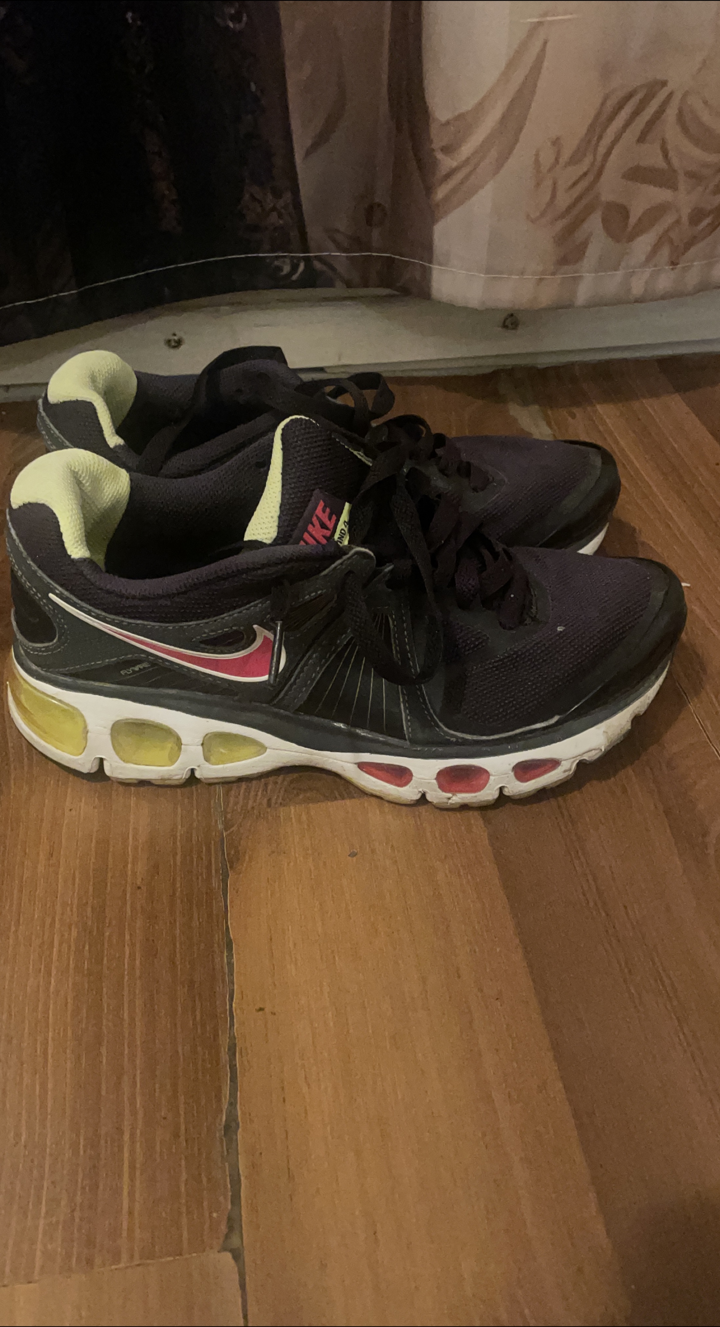 Nike Air Max Flywire Running Shoes thumbnail
