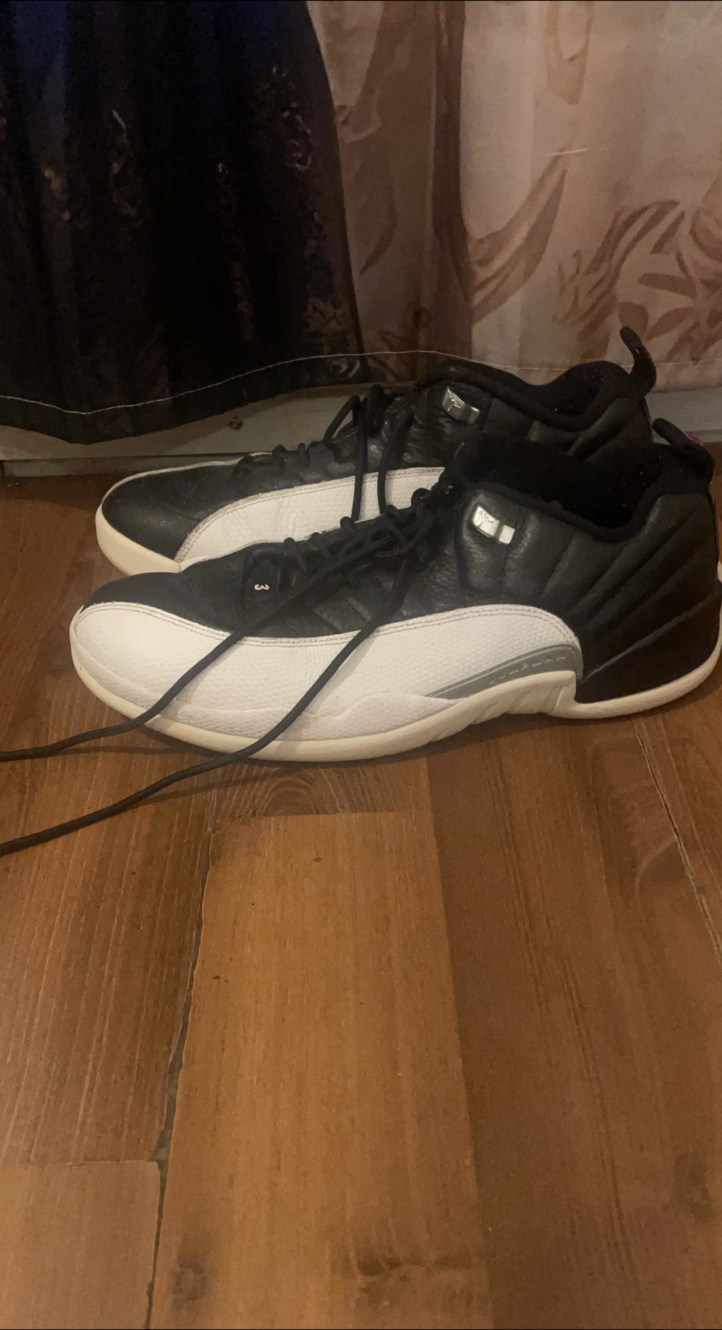 Air Jordan 12 Retro Black/White thumbnail
