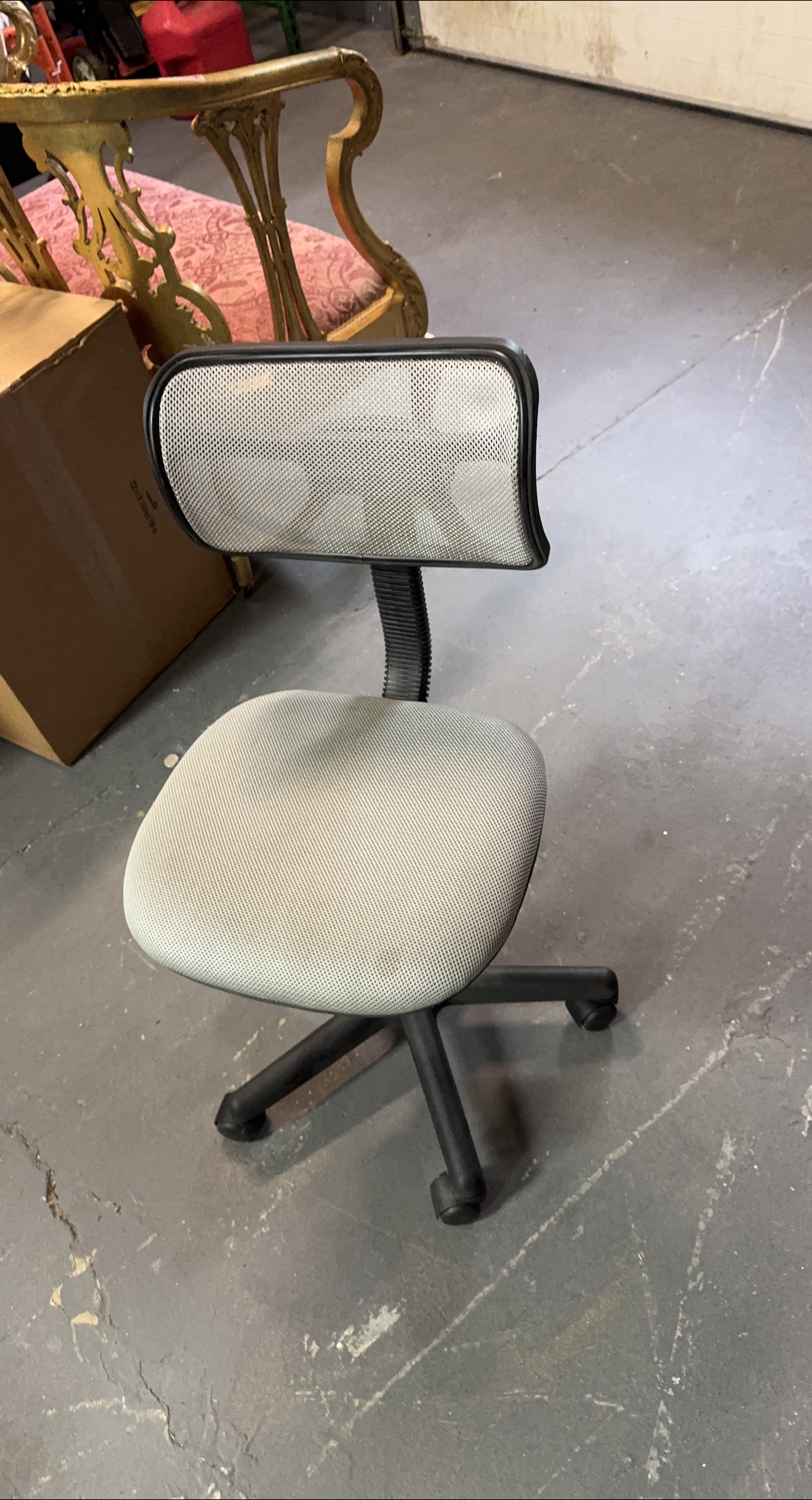 Adjustable Mesh Back Office Chair thumbnail