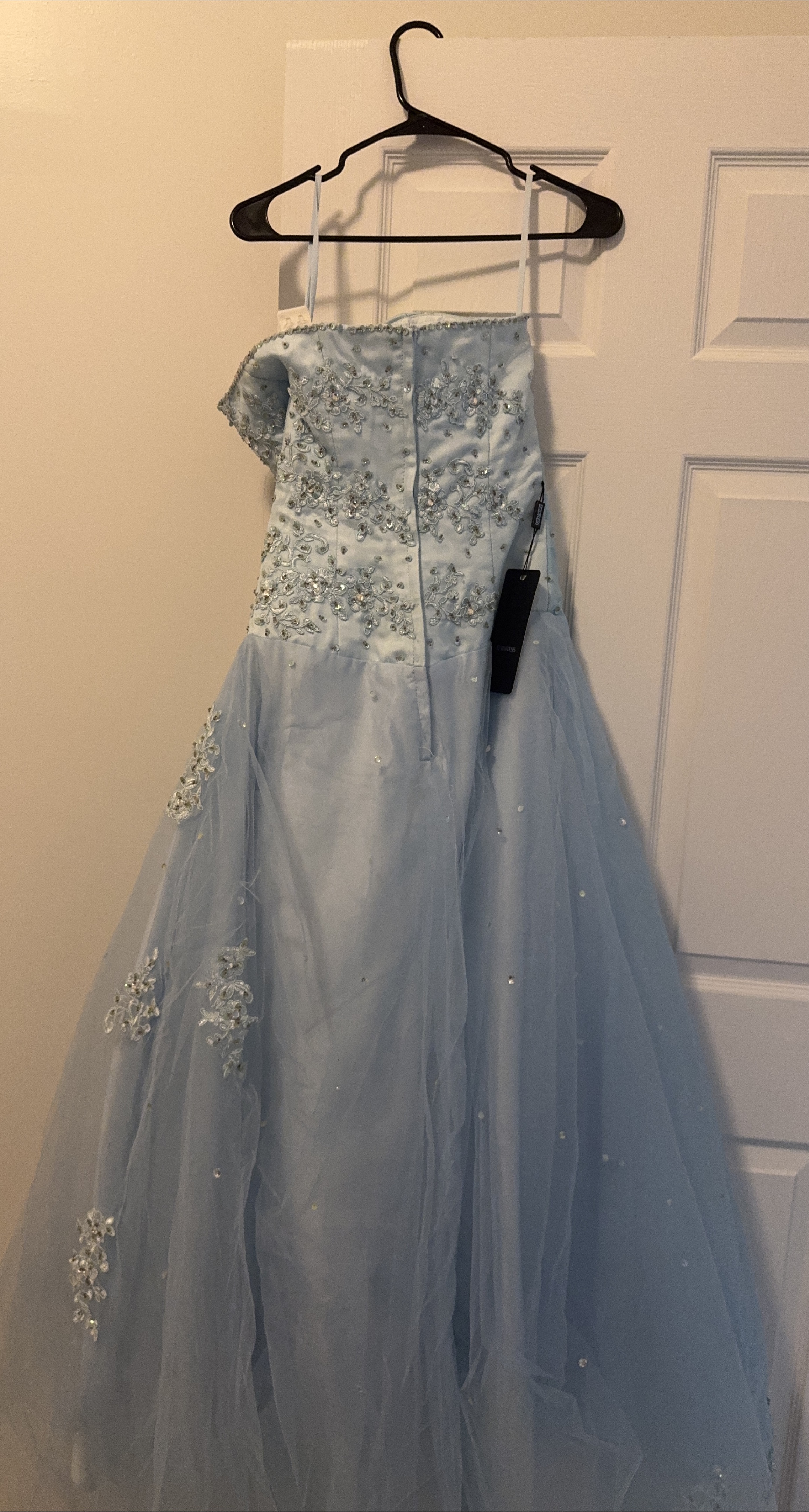 Robe de bal bleu clair thumbnail