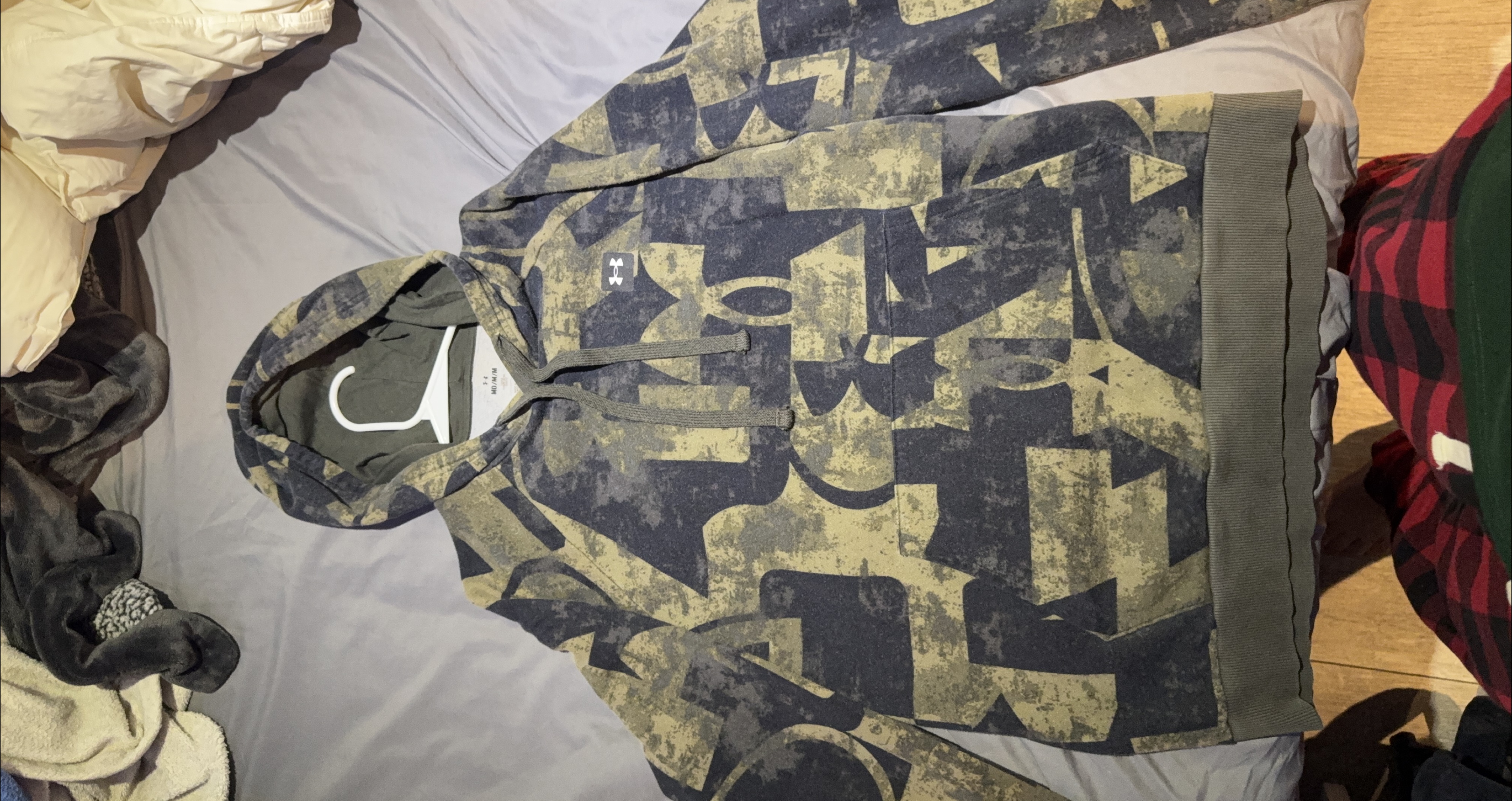 Under Armour Camo Hoodie - Size M thumbnail
